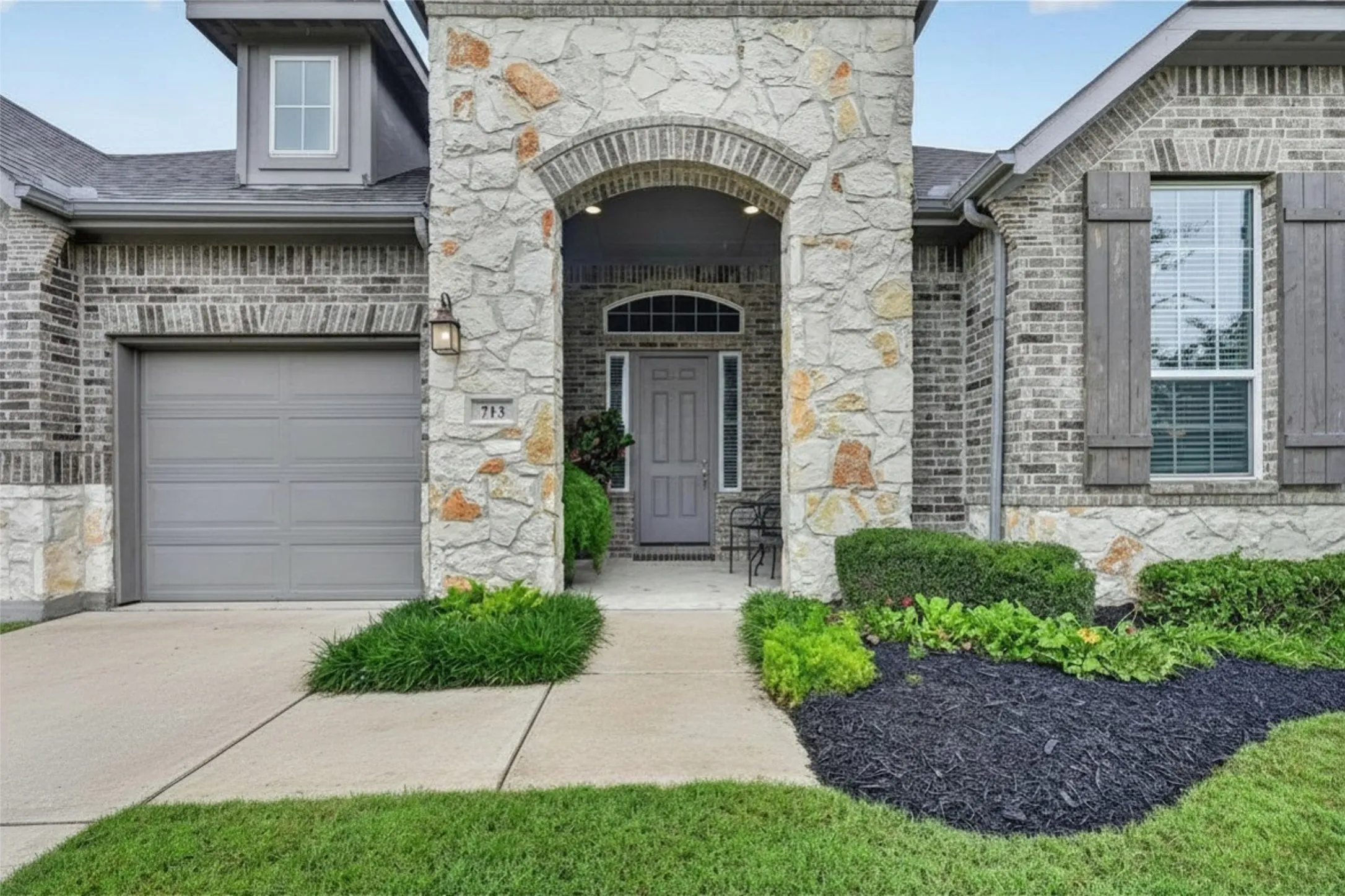 Single Family Residence For Sale in Collin County , 713 Rous Falls Drive, Mc Kinney, Texas 75071, 3 Bedroom, 3 Bathroom, 2 Garage spaces, 2,363 Sqft, built in 2019, mls#21332333, Real Estate Agent in Mc Kinney, Homes For Sale in Collin county, Homes For Sale in Mc Kinney, Realtor in Mc Kinney Texas, Real Estate Brokerage Independent Realty Texas, Luminita Cordes Realtor