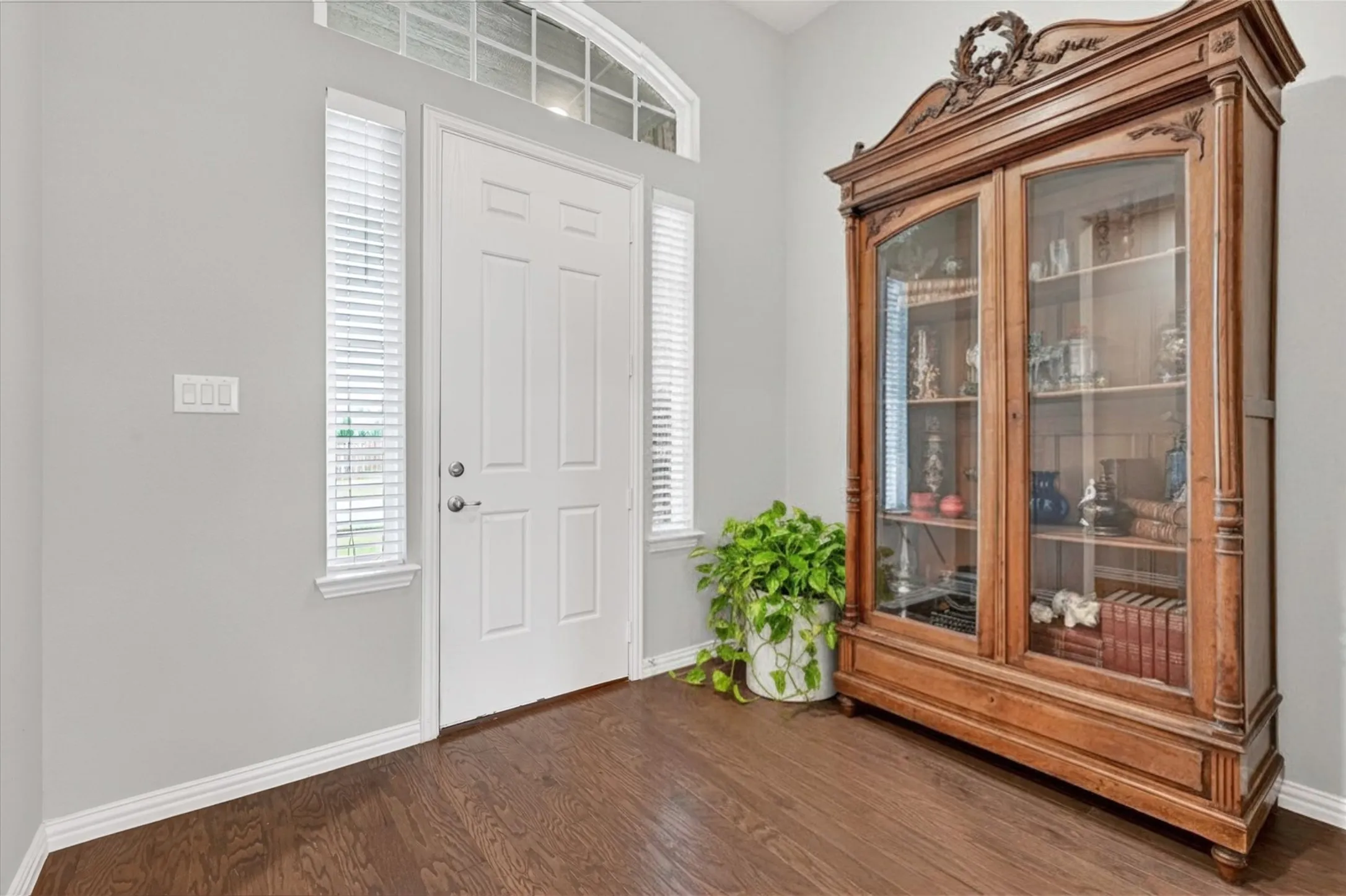 Single Family Residence For Sale in Collin County , 713 Rous Falls Drive, Mc Kinney, Texas 75071, 3 Bedroom, 3 Bathroom, 2 Garage spaces, 2,363 Sqft, built in 2019, mls#21332333, Real Estate Agent in Mc Kinney, Homes For Sale in Collin county, Homes For Sale in Mc Kinney, Realtor in Mc Kinney Texas, Real Estate Brokerage Independent Realty Texas, Luminita Cordes Realtor