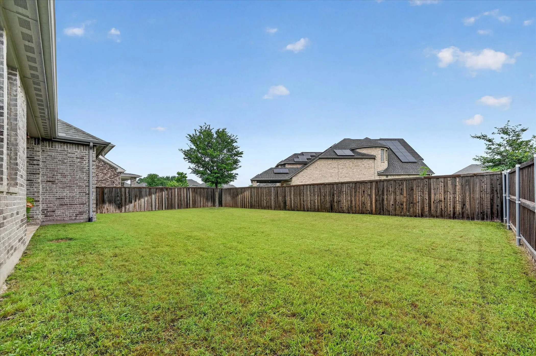 Single Family Residence For Sale in Collin County , 713 Rous Falls Drive, Mc Kinney, Texas 75071, 3 Bedroom, 3 Bathroom, 2 Garage spaces, 2,363 Sqft, built in 2019, mls#21332333, Real Estate Agent in Mc Kinney, Homes For Sale in Collin county, Homes For Sale in Mc Kinney, Realtor in Mc Kinney Texas, Real Estate Brokerage Independent Realty Texas, Luminita Cordes Realtor