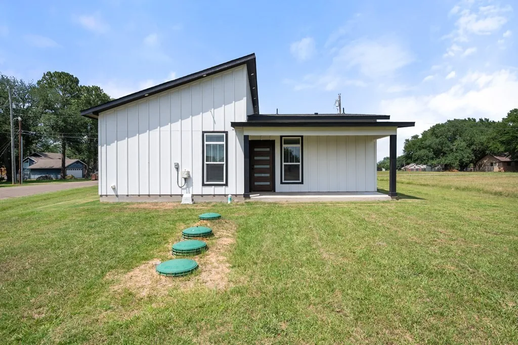 Single Family Residence For Sale in Henderson County , 363 Cross Tie Ranch Road, Trinidad, Texas 75163, 2 Bedroom, 2 Bathroom, 2 Garage spaces, 1,152 Sqft, built in 2024, mls#21332623, Real Estate Agent in Trinidad, Homes For Sale in Henderson county, Homes For Sale in Trinidad, Realtor in Trinidad Texas, Real Estate Brokerage Independent Realty Texas, Luminita Cordes Realtor