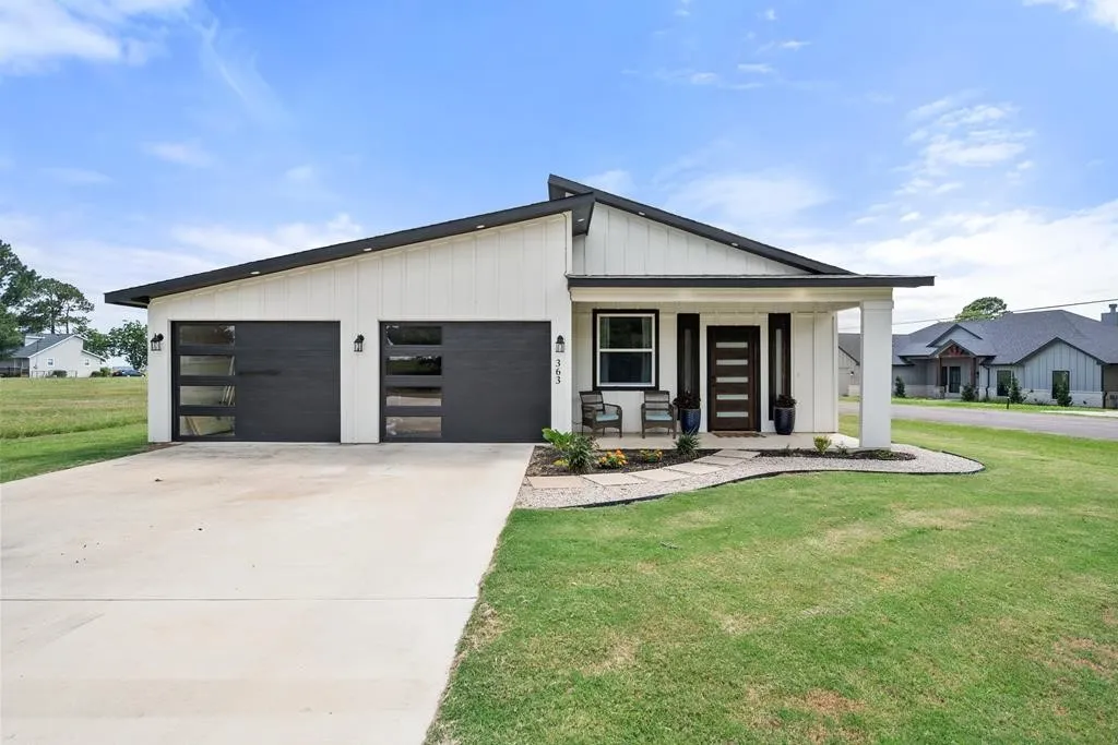 Single Family Residence For Sale in Henderson County , 363 Cross Tie Ranch Road, Trinidad, Texas 75163, 2 Bedroom, 2 Bathroom, 2 Garage spaces, 1,152 Sqft, built in 2024, mls#21332623, Real Estate Agent in Trinidad, Homes For Sale in Henderson county, Homes For Sale in Trinidad, Realtor in Trinidad Texas, Real Estate Brokerage Independent Realty Texas, Luminita Cordes Realtor