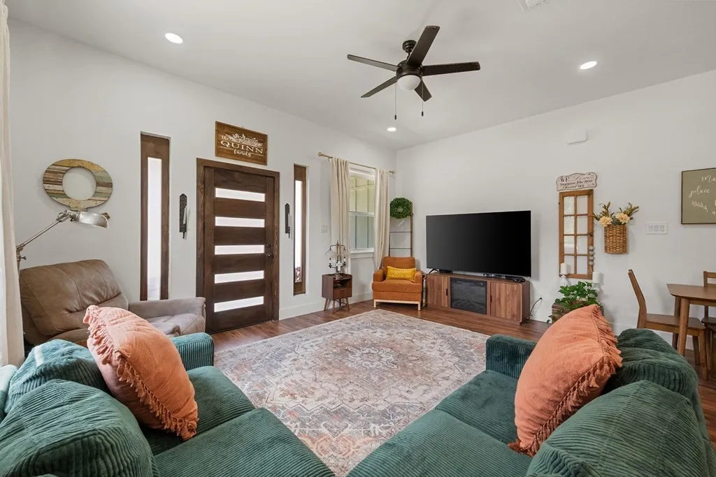 Single Family Residence For Sale in Henderson County , 363 Cross Tie Ranch Road, Trinidad, Texas 75163, 2 Bedroom, 2 Bathroom, 2 Garage spaces, 1,152 Sqft, built in 2024, mls#21332623, Real Estate Agent in Trinidad, Homes For Sale in Henderson county, Homes For Sale in Trinidad, Realtor in Trinidad Texas, Real Estate Brokerage Independent Realty Texas, Luminita Cordes Realtor