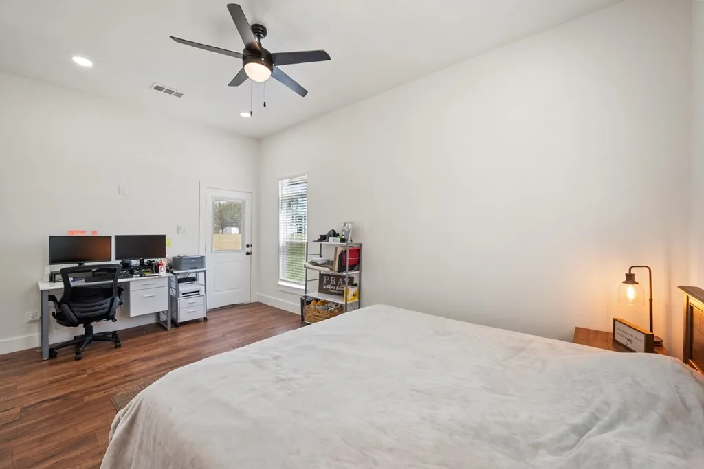 Single Family Residence For Sale in Henderson County , 363 Cross Tie Ranch Road, Trinidad, Texas 75163, 2 Bedroom, 2 Bathroom, 2 Garage spaces, 1,152 Sqft, built in 2024, mls#21332623, Real Estate Agent in Trinidad, Homes For Sale in Henderson county, Homes For Sale in Trinidad, Realtor in Trinidad Texas, Real Estate Brokerage Independent Realty Texas, Luminita Cordes Realtor