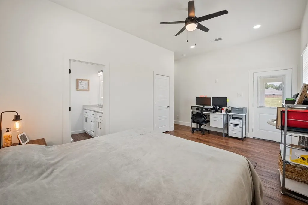 Single Family Residence For Sale in Henderson County , 363 Cross Tie Ranch Road, Trinidad, Texas 75163, 2 Bedroom, 2 Bathroom, 2 Garage spaces, 1,152 Sqft, built in 2024, mls#21332623, Real Estate Agent in Trinidad, Homes For Sale in Henderson county, Homes For Sale in Trinidad, Realtor in Trinidad Texas, Real Estate Brokerage Independent Realty Texas, Luminita Cordes Realtor