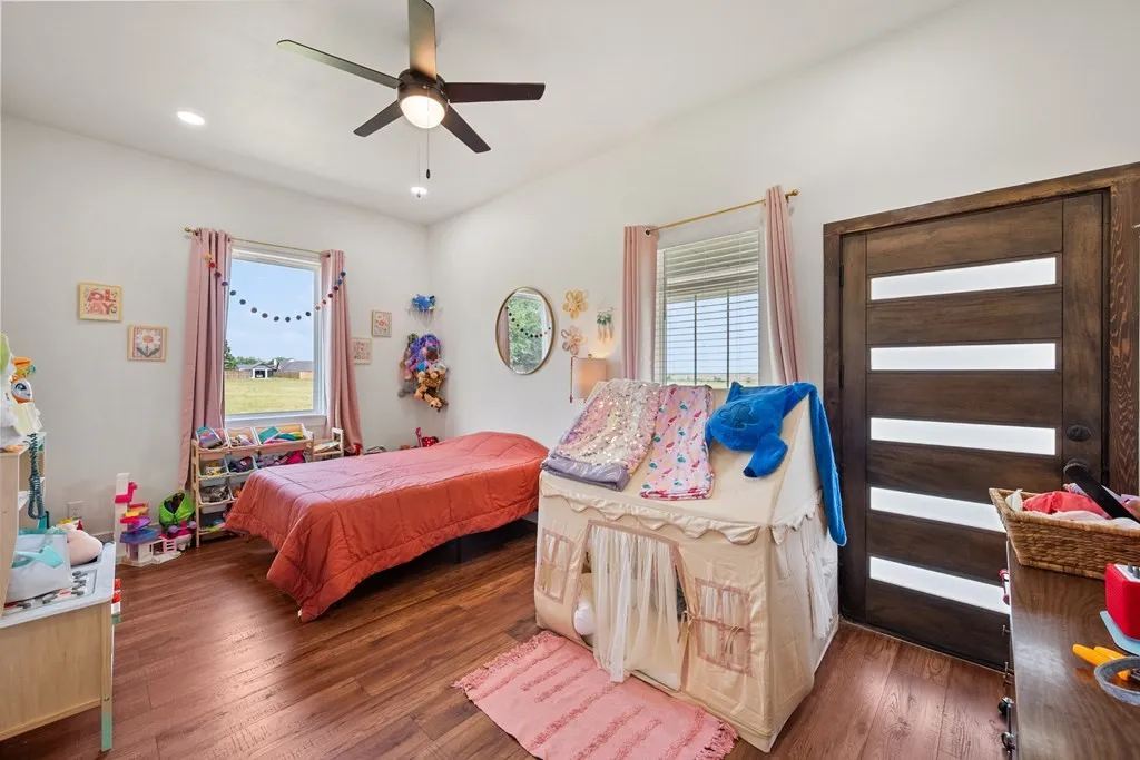 Single Family Residence For Sale in Henderson County , 363 Cross Tie Ranch Road, Trinidad, Texas 75163, 2 Bedroom, 2 Bathroom, 2 Garage spaces, 1,152 Sqft, built in 2024, mls#21332623, Real Estate Agent in Trinidad, Homes For Sale in Henderson county, Homes For Sale in Trinidad, Realtor in Trinidad Texas, Real Estate Brokerage Independent Realty Texas, Luminita Cordes Realtor