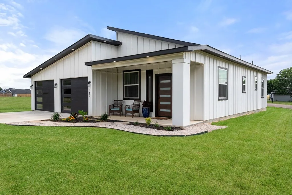 Single Family Residence For Sale in Henderson County , 363 Cross Tie Ranch Road, Trinidad, Texas 75163, 2 Bedroom, 2 Bathroom, 2 Garage spaces, 1,152 Sqft, built in 2024, mls#21332623, Real Estate Agent in Trinidad, Homes For Sale in Henderson county, Homes For Sale in Trinidad, Realtor in Trinidad Texas, Real Estate Brokerage Independent Realty Texas, Luminita Cordes Realtor