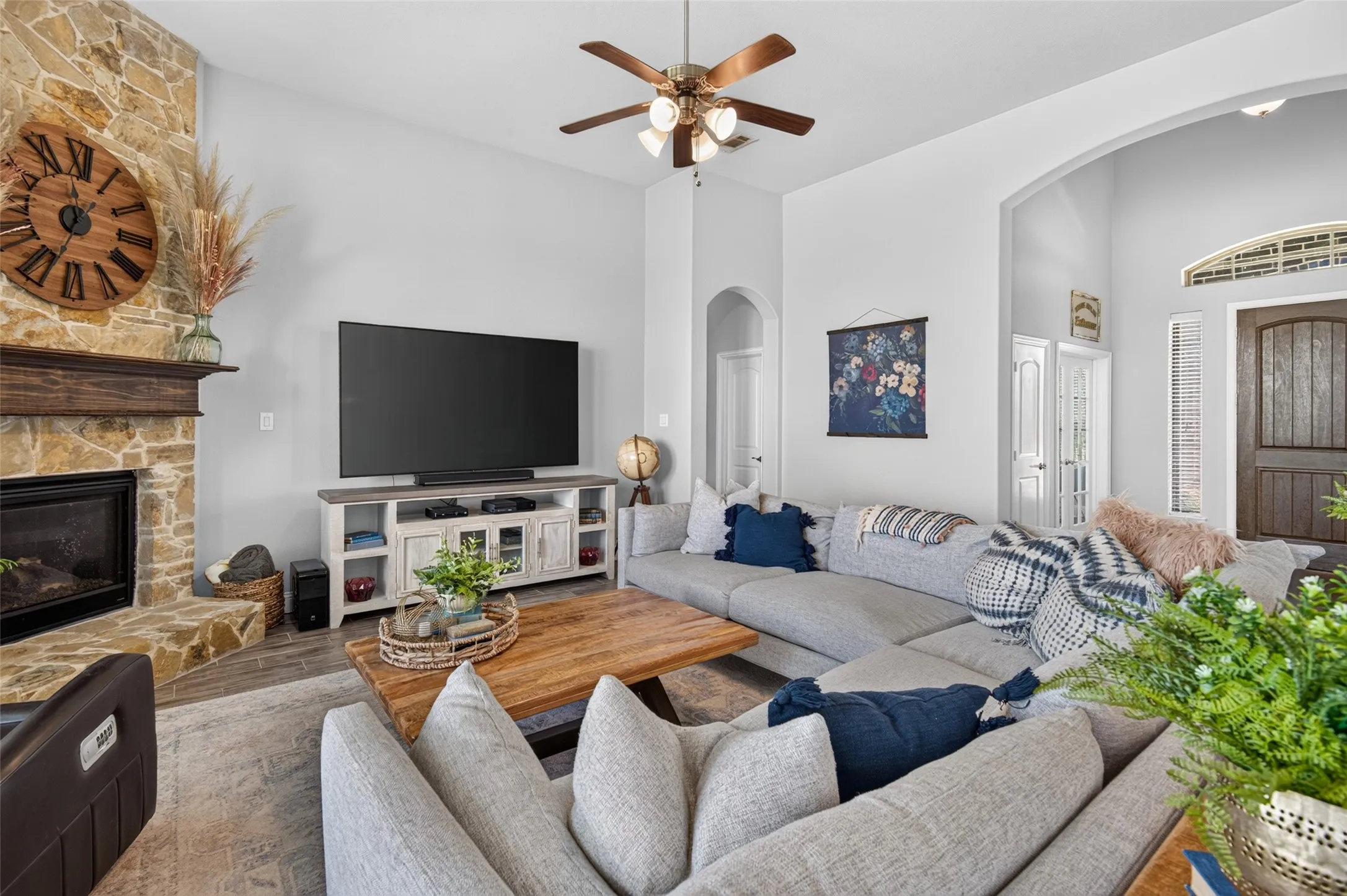 Single Family Residence For Sale in Rockwall County , 415 Silver Spur Trail, Rockwall, Texas 75032, 4 Bedroom, 4 Bathroom, 3 Garage spaces, 3,393 Sqft, built in 2018, mls#21332329, Real Estate Agent in Rockwall, Homes For Sale in Rockwall county, Homes For Sale in Rockwall, Realtor in Rockwall Texas, Real Estate Brokerage Independent Realty Texas, Luminita Cordes Realtor