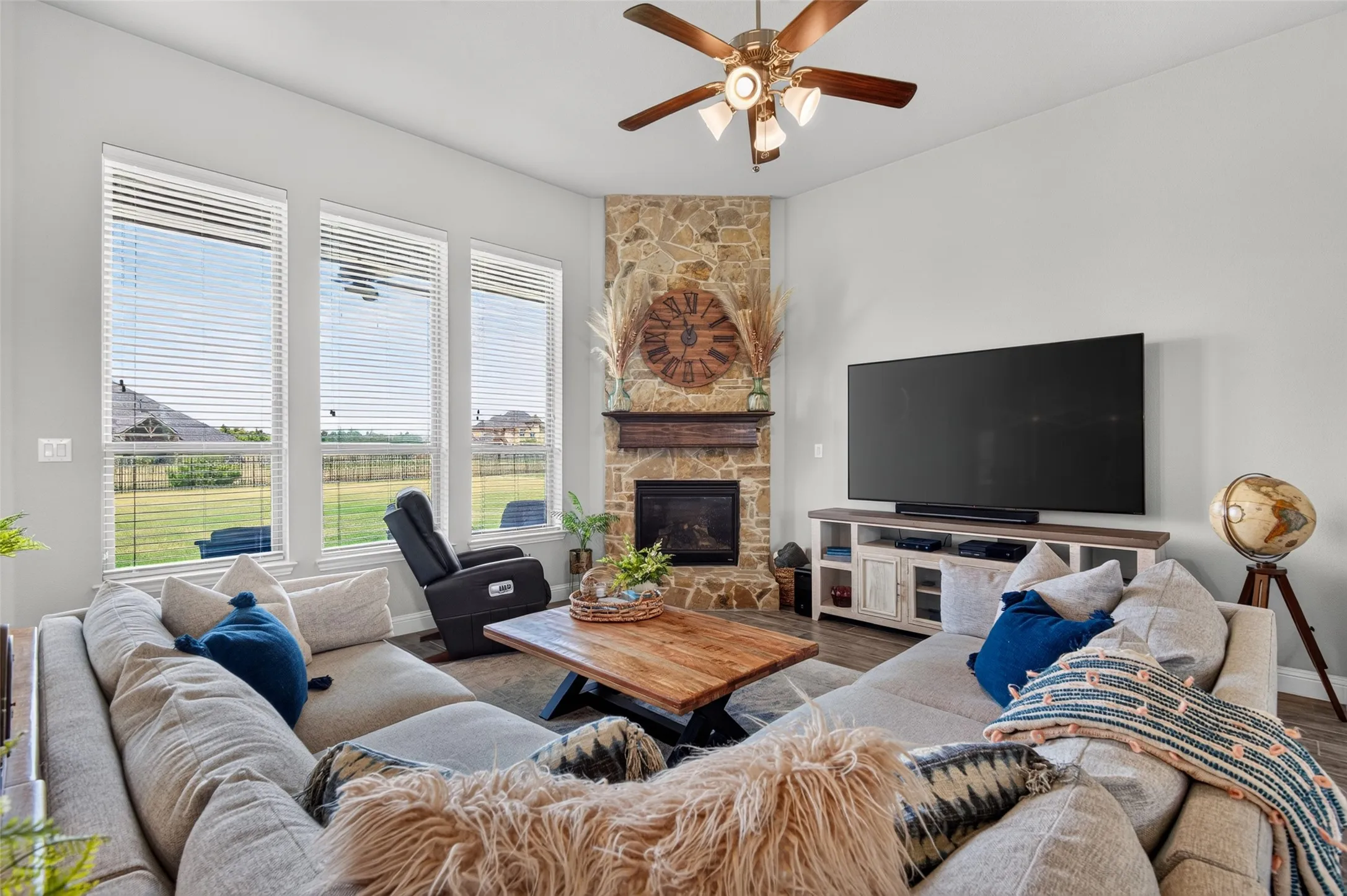 Single Family Residence For Sale in Rockwall County , 415 Silver Spur Trail, Rockwall, Texas 75032, 4 Bedroom, 4 Bathroom, 3 Garage spaces, 3,393 Sqft, built in 2018, mls#21332329, Real Estate Agent in Rockwall, Homes For Sale in Rockwall county, Homes For Sale in Rockwall, Realtor in Rockwall Texas, Real Estate Brokerage Independent Realty Texas, Luminita Cordes Realtor