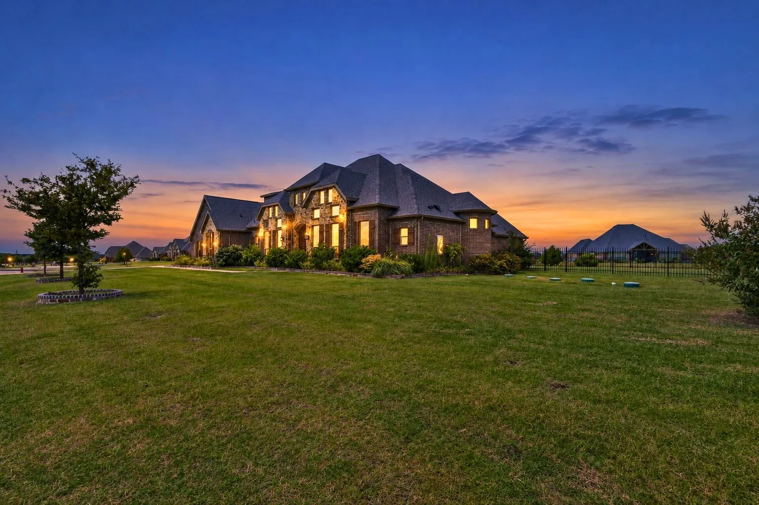 Single Family Residence For Sale in Rockwall County , 415 Silver Spur Trail, Rockwall, Texas 75032, 4 Bedroom, 4 Bathroom, 3 Garage spaces, 3,393 Sqft, built in 2018, mls#21332329, Real Estate Agent in Rockwall, Homes For Sale in Rockwall county, Homes For Sale in Rockwall, Realtor in Rockwall Texas, Real Estate Brokerage Independent Realty Texas, Luminita Cordes Realtor