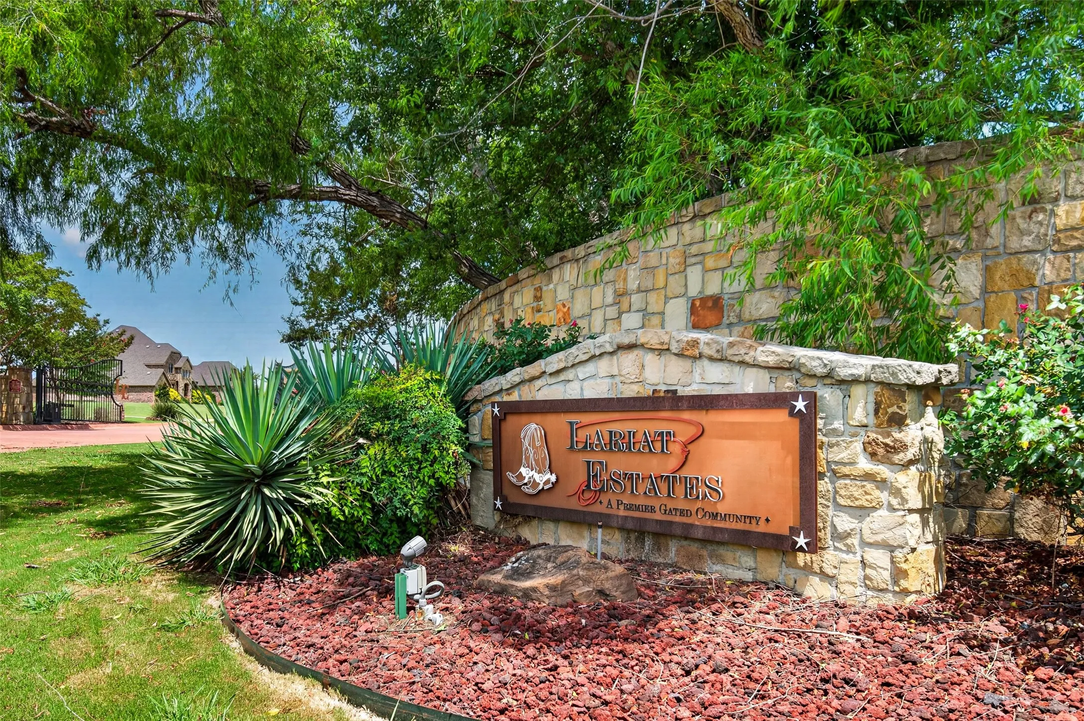 Single Family Residence For Sale in Rockwall County , 415 Silver Spur Trail, Rockwall, Texas 75032, 4 Bedroom, 4 Bathroom, 3 Garage spaces, 3,393 Sqft, built in 2018, mls#21332329, Real Estate Agent in Rockwall, Homes For Sale in Rockwall county, Homes For Sale in Rockwall, Realtor in Rockwall Texas, Real Estate Brokerage Independent Realty Texas, Luminita Cordes Realtor