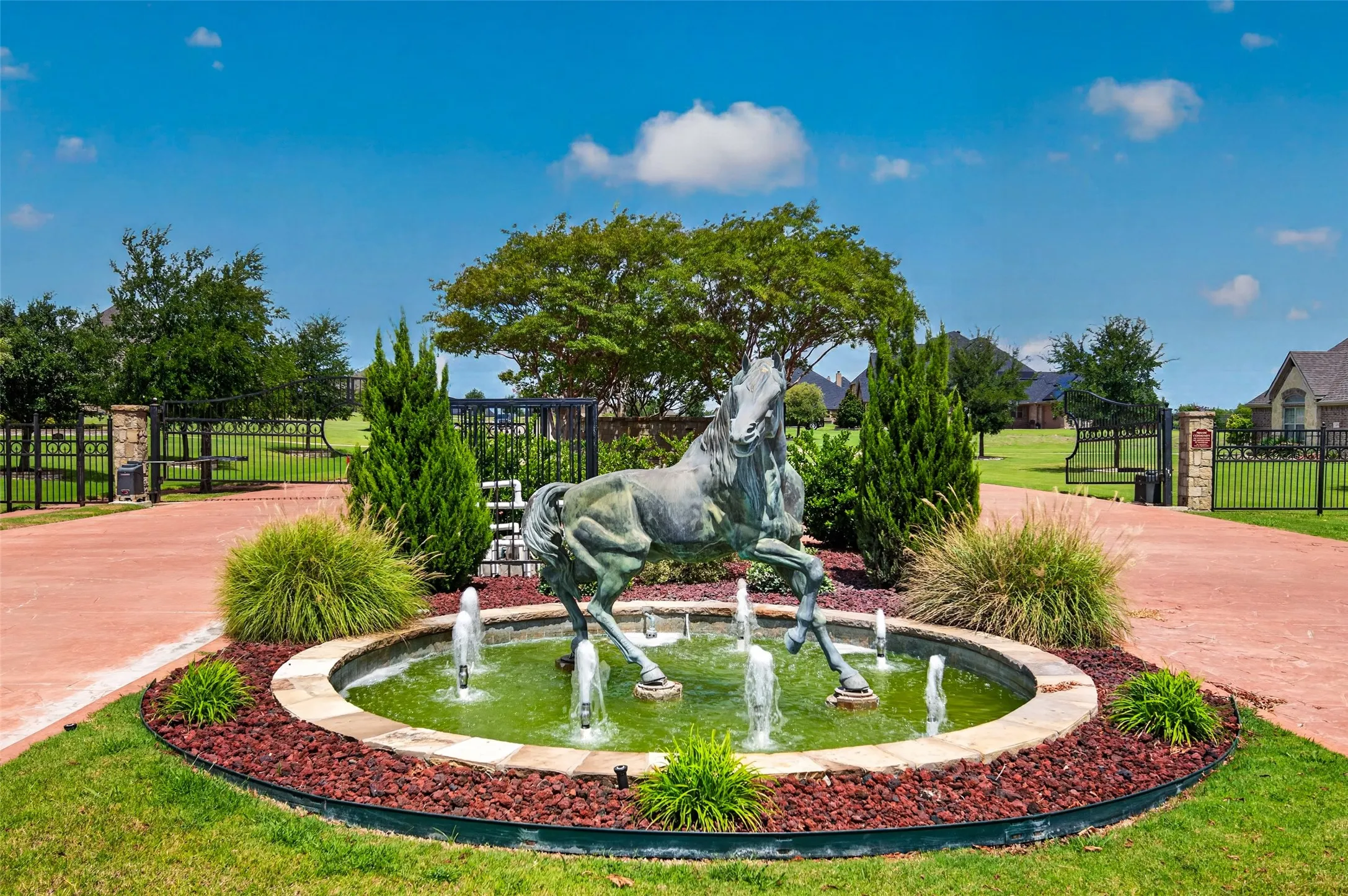 Single Family Residence For Sale in Rockwall County , 415 Silver Spur Trail, Rockwall, Texas 75032, 4 Bedroom, 4 Bathroom, 3 Garage spaces, 3,393 Sqft, built in 2018, mls#21332329, Real Estate Agent in Rockwall, Homes For Sale in Rockwall county, Homes For Sale in Rockwall, Realtor in Rockwall Texas, Real Estate Brokerage Independent Realty Texas, Luminita Cordes Realtor