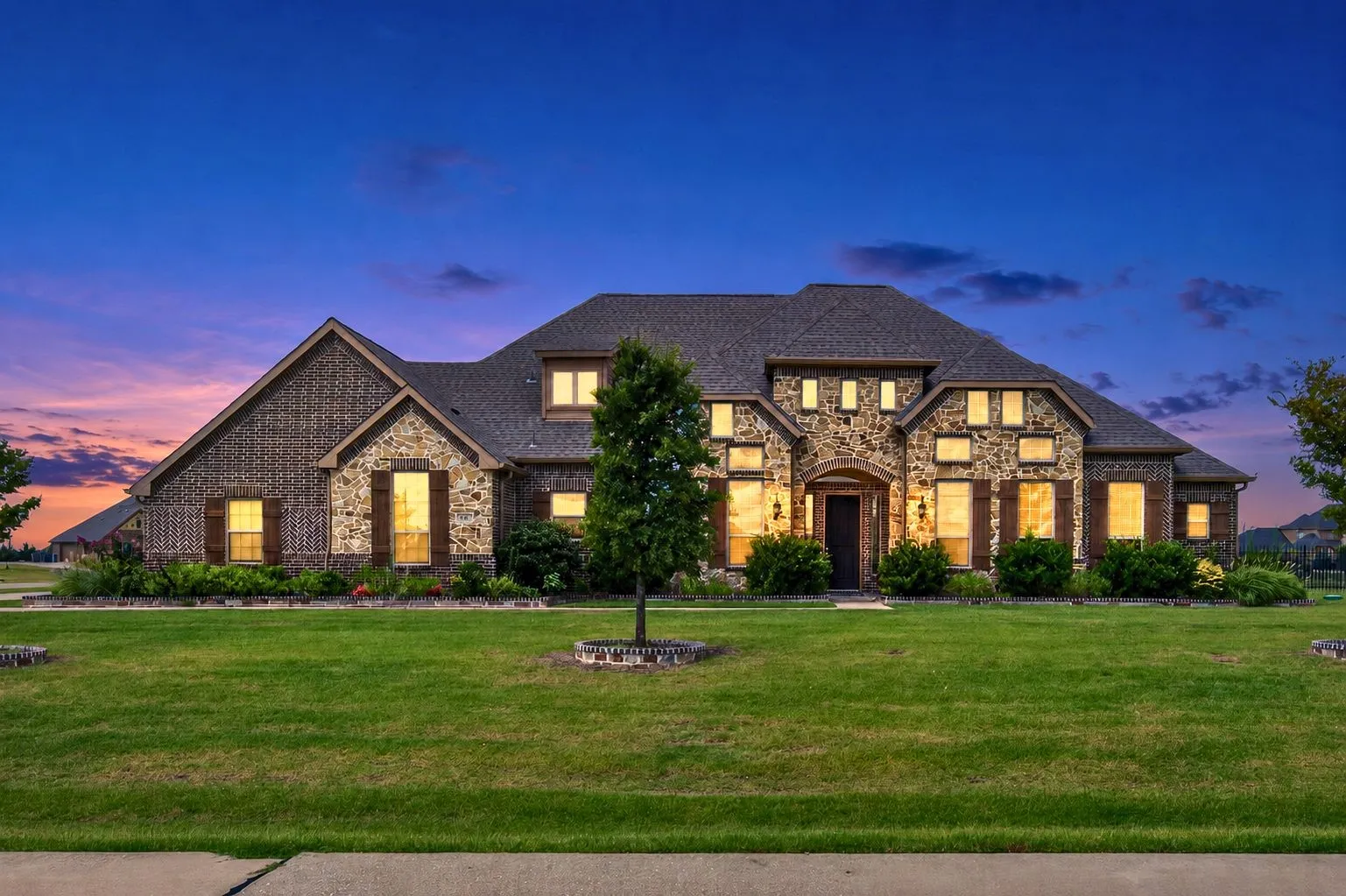Single Family Residence For Sale in Rockwall County , 415 Silver Spur Trail, Rockwall, Texas 75032, 4 Bedroom, 4 Bathroom, 3 Garage spaces, 3,393 Sqft, built in 2018, mls#21332329, Real Estate Agent in Rockwall, Homes For Sale in Rockwall county, Homes For Sale in Rockwall, Realtor in Rockwall Texas, Real Estate Brokerage Independent Realty Texas, Luminita Cordes Realtor