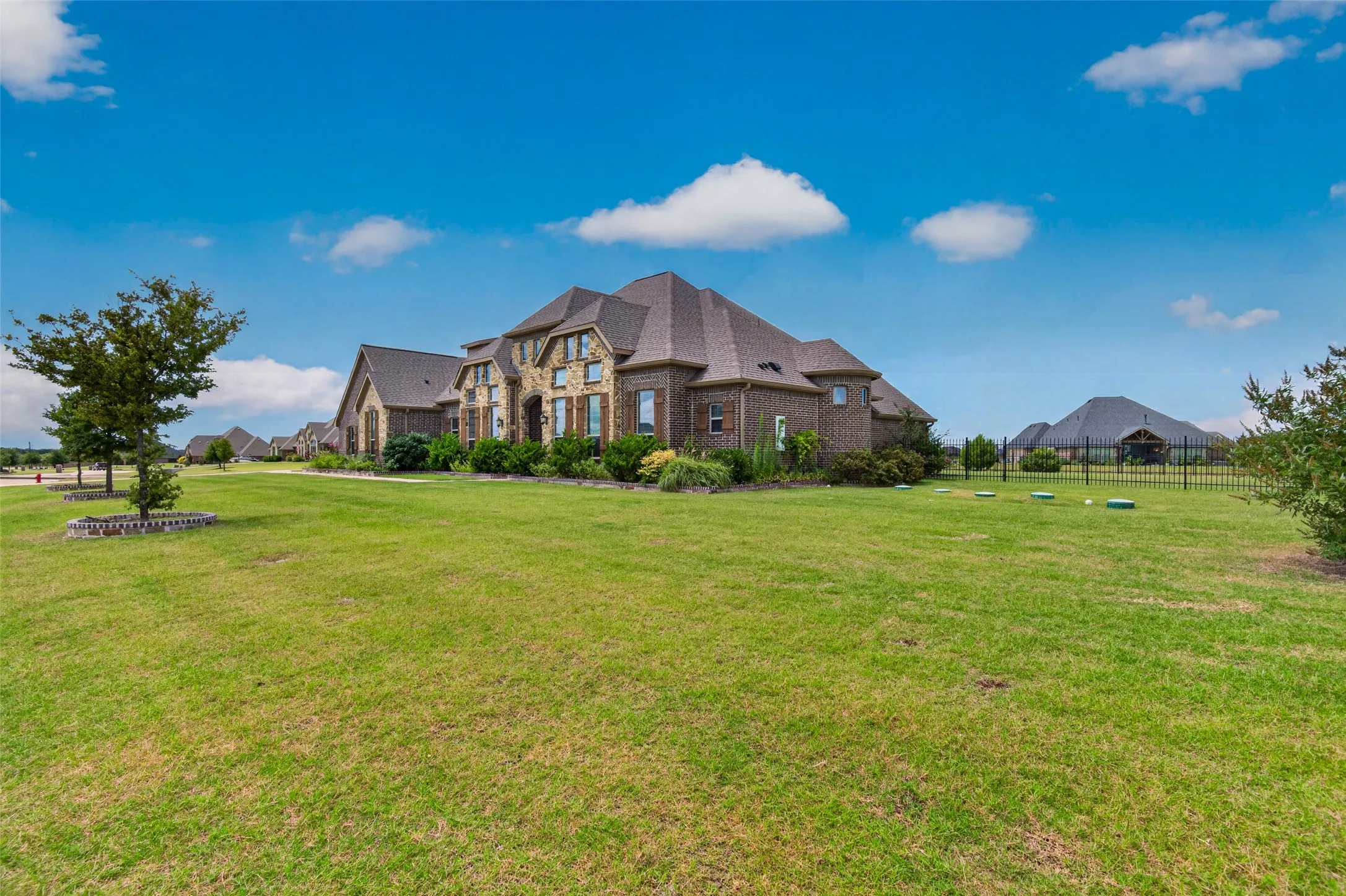Single Family Residence For Sale in Rockwall County , 415 Silver Spur Trail, Rockwall, Texas 75032, 4 Bedroom, 4 Bathroom, 3 Garage spaces, 3,393 Sqft, built in 2018, mls#21332329, Real Estate Agent in Rockwall, Homes For Sale in Rockwall county, Homes For Sale in Rockwall, Realtor in Rockwall Texas, Real Estate Brokerage Independent Realty Texas, Luminita Cordes Realtor