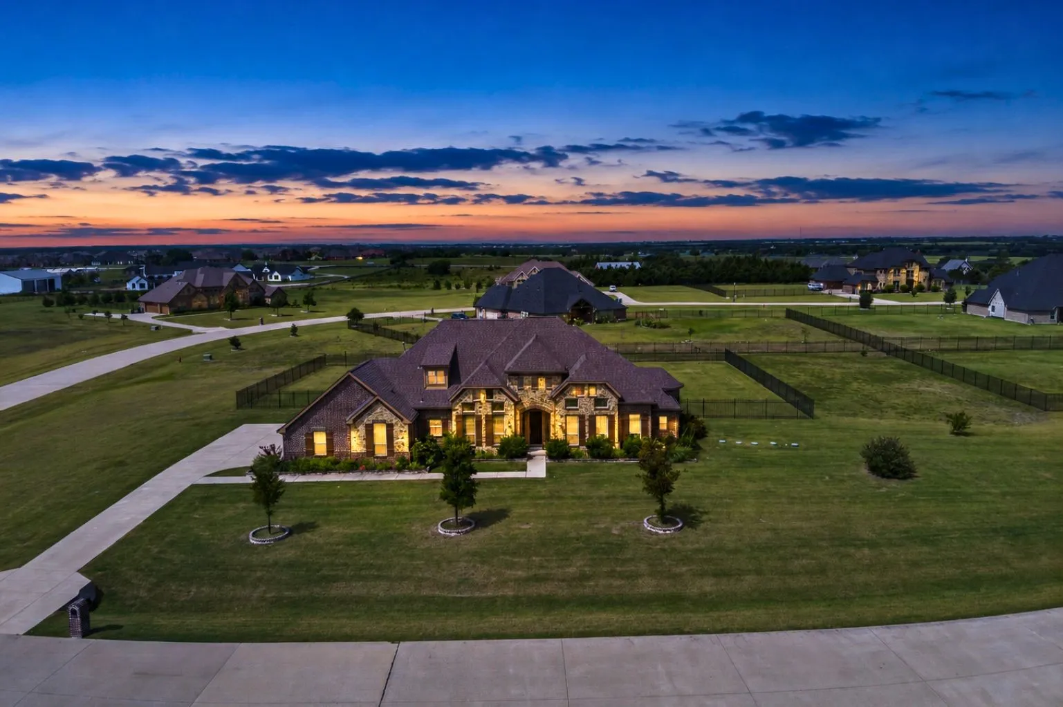 Single Family Residence For Sale in Rockwall County , 415 Silver Spur Trail, Rockwall, Texas 75032, 4 Bedroom, 4 Bathroom, 3 Garage spaces, 3,393 Sqft, built in 2018, mls#21332329, Real Estate Agent in Rockwall, Homes For Sale in Rockwall county, Homes For Sale in Rockwall, Realtor in Rockwall Texas, Real Estate Brokerage Independent Realty Texas, Luminita Cordes Realtor