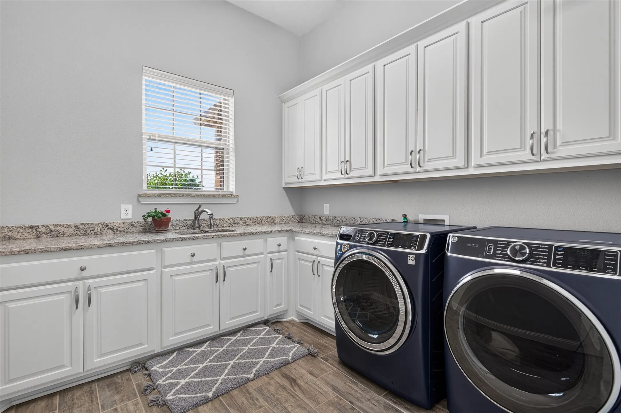 Single Family Residence For Sale in Rockwall County , 415 Silver Spur Trail, Rockwall, Texas 75032, 4 Bedroom, 4 Bathroom, 3 Garage spaces, 3,393 Sqft, built in 2018, mls#21332329, Real Estate Agent in Rockwall, Homes For Sale in Rockwall county, Homes For Sale in Rockwall, Realtor in Rockwall Texas, Real Estate Brokerage Independent Realty Texas, Luminita Cordes Realtor
