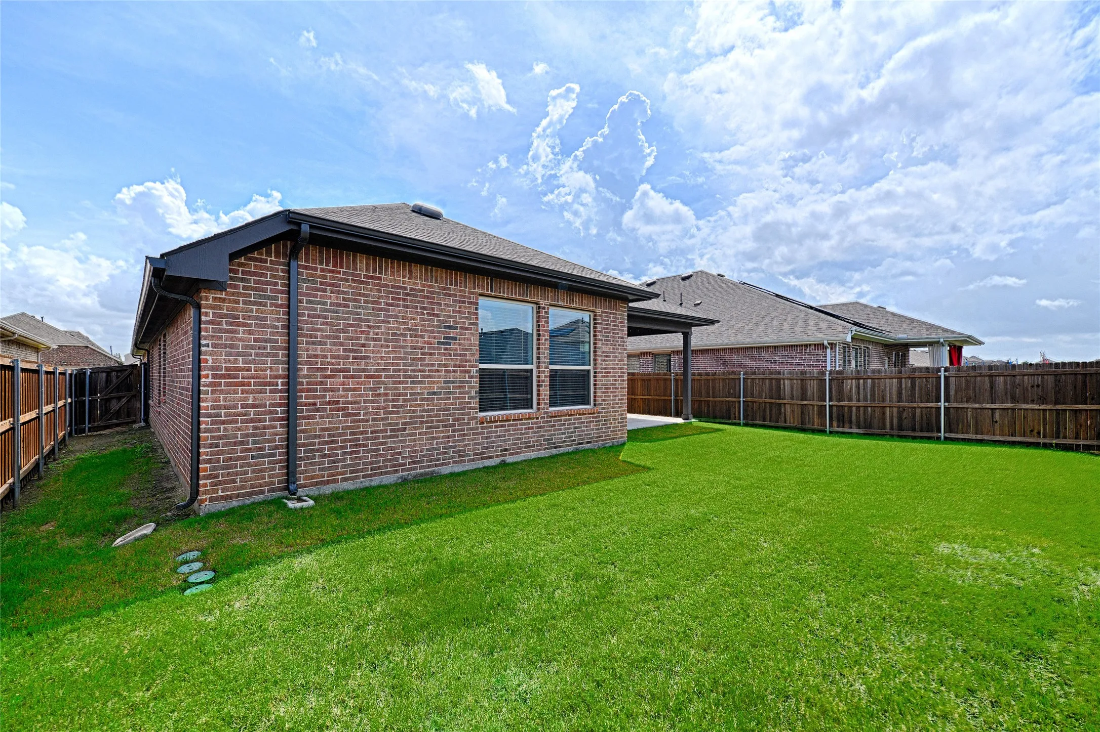 Single Family Residence For Sale in Kaufman County , 1809 Arbor Drive, Forney, Texas 75126, 3 Bedroom, 3 Bathroom, 2 Garage spaces, 2,296 Sqft, built in 2020, mls#21330987, Real Estate Agent in Forney, Homes For Sale in Kaufman county, Homes For Sale in Forney, Realtor in Forney Texas, Real Estate Brokerage Independent Realty Texas, Luminita Cordes Realtor
