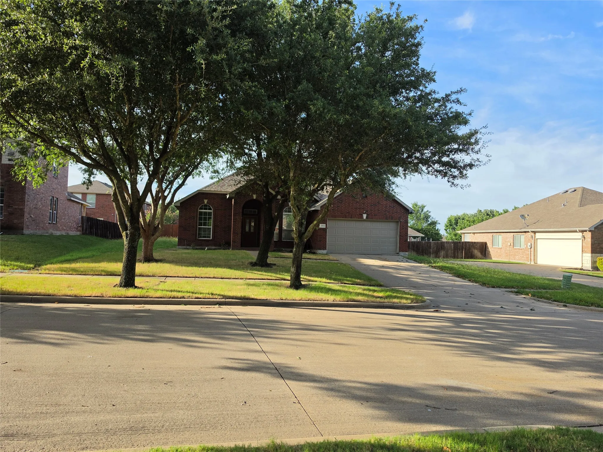 Single Family Residence For Sale in Dallas County , 1743 Summerwood Lane, Cedar Hill, Texas 75104, 4 Bedroom, 2 Bathroom, 2 Garage spaces, 2,463 Sqft, built in 2006, mls#21332702, Real Estate Agent in Cedar Hill, Homes For Sale in Dallas county, Homes For Sale in Cedar Hill, Realtor in Cedar Hill Texas, Real Estate Brokerage Independent Realty Texas, Luminita Cordes Realtor