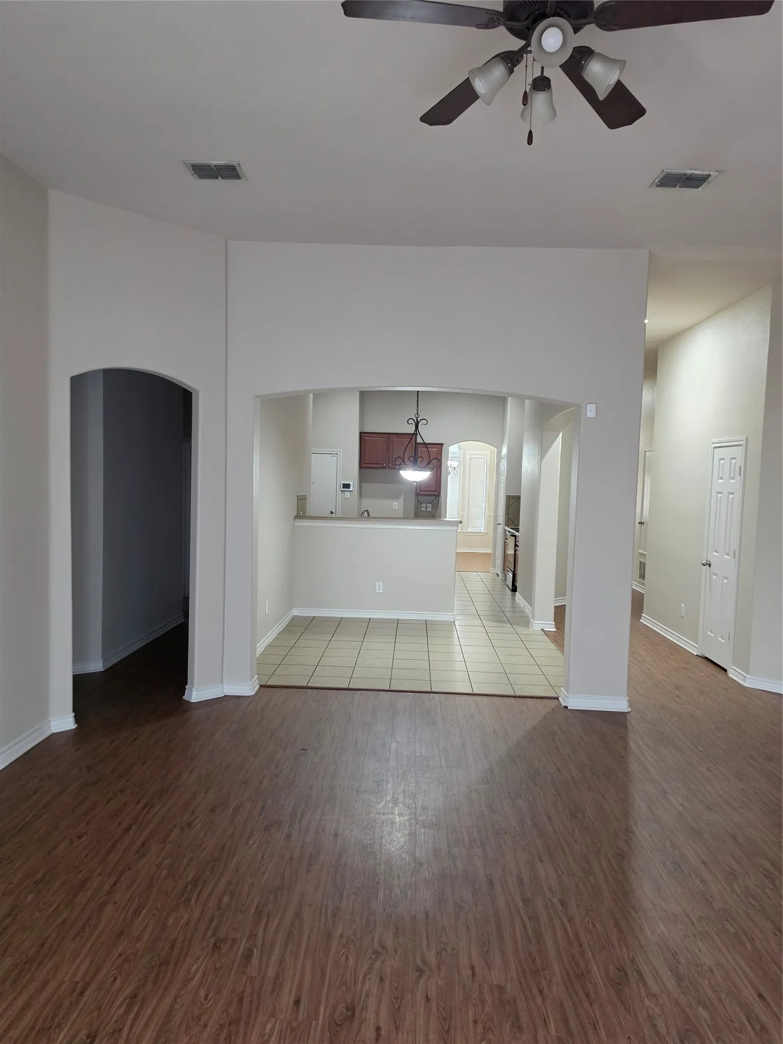Single Family Residence For Sale in Dallas County , 1743 Summerwood Lane, Cedar Hill, Texas 75104, 4 Bedroom, 2 Bathroom, 2 Garage spaces, 2,463 Sqft, built in 2006, mls#21332702, Real Estate Agent in Cedar Hill, Homes For Sale in Dallas county, Homes For Sale in Cedar Hill, Realtor in Cedar Hill Texas, Real Estate Brokerage Independent Realty Texas, Luminita Cordes Realtor