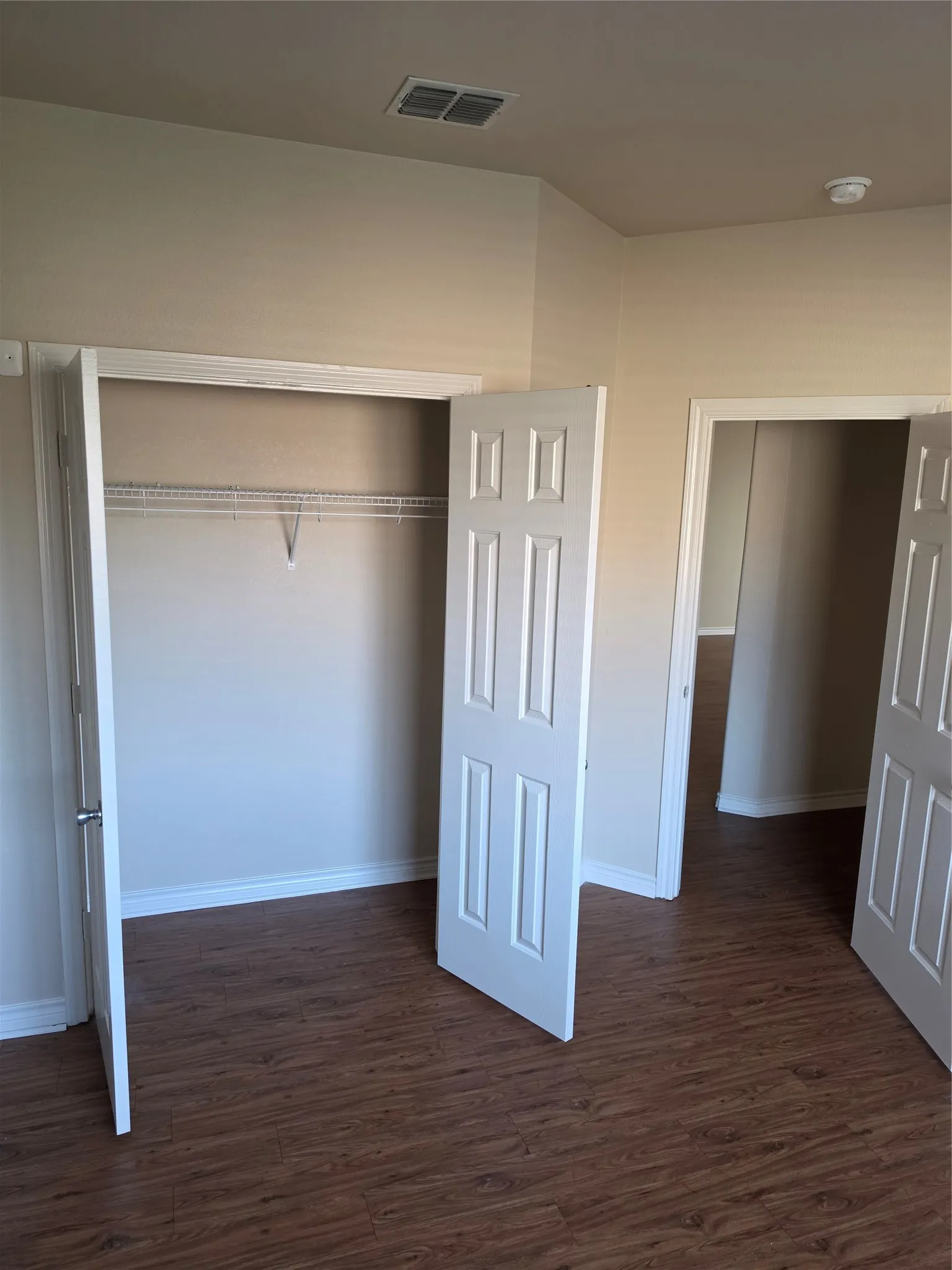 Single Family Residence For Sale in Dallas County , 1743 Summerwood Lane, Cedar Hill, Texas 75104, 4 Bedroom, 2 Bathroom, 2 Garage spaces, 2,463 Sqft, built in 2006, mls#21332702, Real Estate Agent in Cedar Hill, Homes For Sale in Dallas county, Homes For Sale in Cedar Hill, Realtor in Cedar Hill Texas, Real Estate Brokerage Independent Realty Texas, Luminita Cordes Realtor