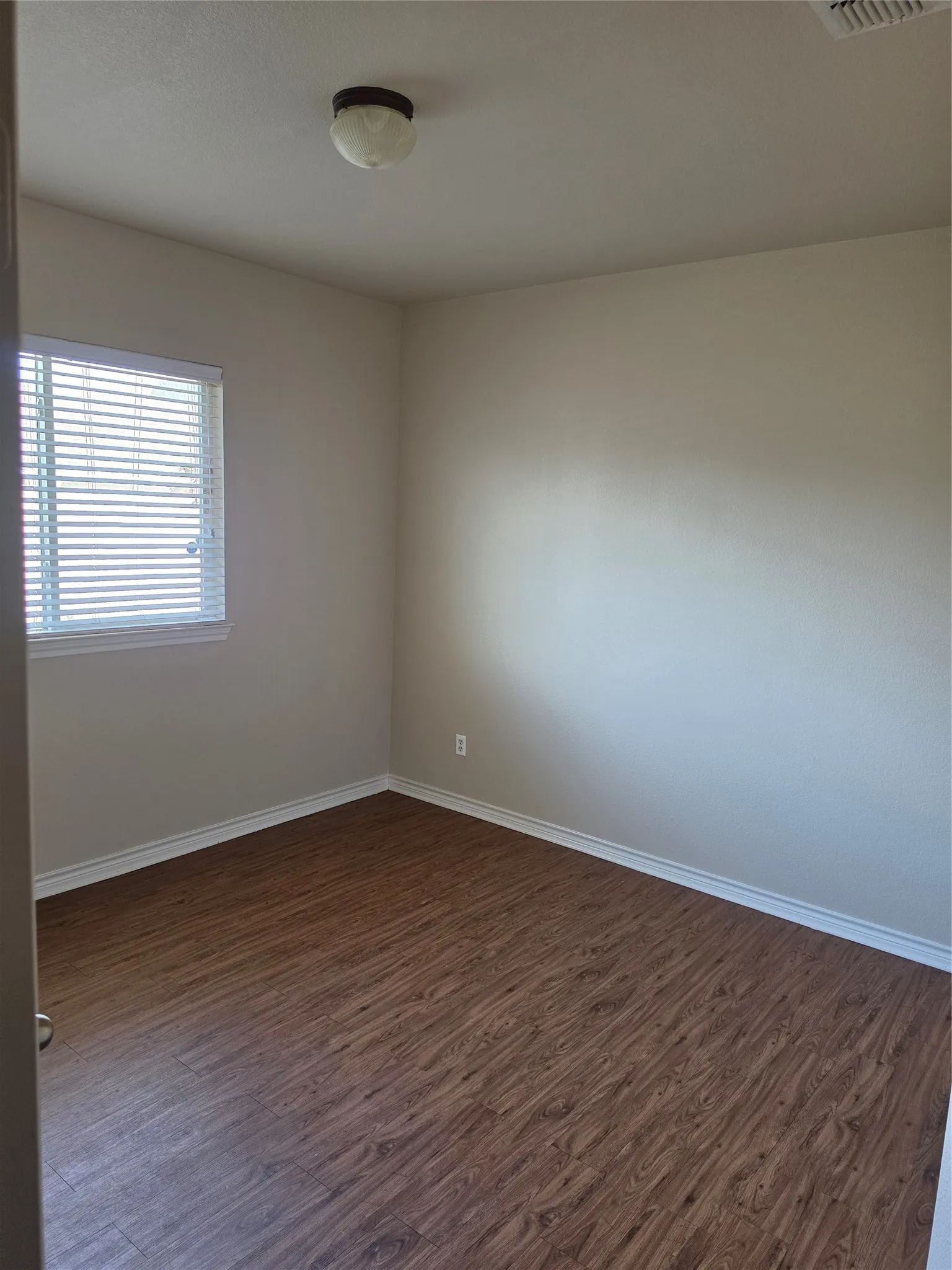 Single Family Residence For Sale in Dallas County , 1743 Summerwood Lane, Cedar Hill, Texas 75104, 4 Bedroom, 2 Bathroom, 2 Garage spaces, 2,463 Sqft, built in 2006, mls#21332702, Real Estate Agent in Cedar Hill, Homes For Sale in Dallas county, Homes For Sale in Cedar Hill, Realtor in Cedar Hill Texas, Real Estate Brokerage Independent Realty Texas, Luminita Cordes Realtor
