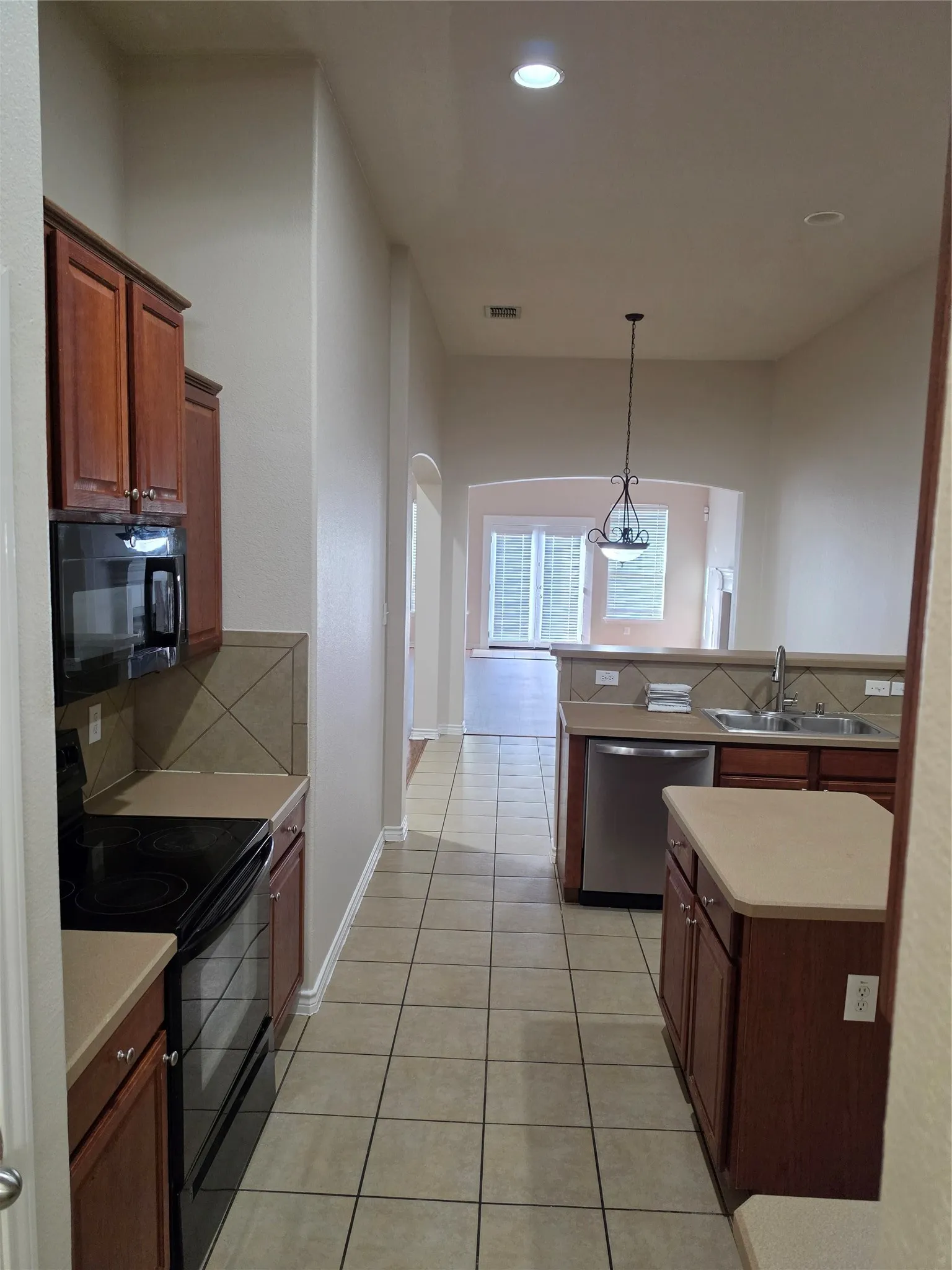 Single Family Residence For Sale in Dallas County , 1743 Summerwood Lane, Cedar Hill, Texas 75104, 4 Bedroom, 2 Bathroom, 2 Garage spaces, 2,463 Sqft, built in 2006, mls#21332702, Real Estate Agent in Cedar Hill, Homes For Sale in Dallas county, Homes For Sale in Cedar Hill, Realtor in Cedar Hill Texas, Real Estate Brokerage Independent Realty Texas, Luminita Cordes Realtor