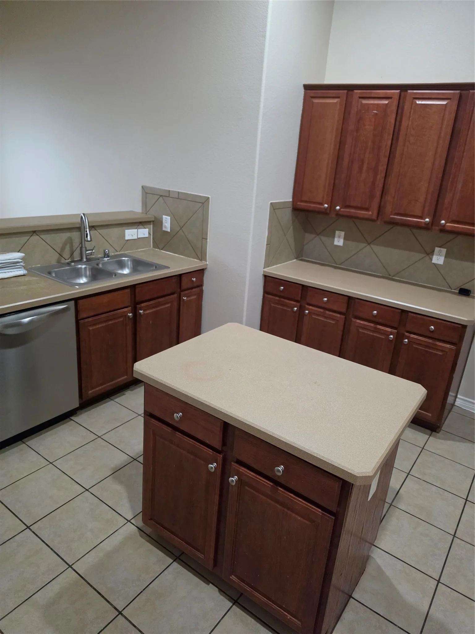 Single Family Residence For Sale in Dallas County , 1743 Summerwood Lane, Cedar Hill, Texas 75104, 4 Bedroom, 2 Bathroom, 2 Garage spaces, 2,463 Sqft, built in 2006, mls#21332702, Real Estate Agent in Cedar Hill, Homes For Sale in Dallas county, Homes For Sale in Cedar Hill, Realtor in Cedar Hill Texas, Real Estate Brokerage Independent Realty Texas, Luminita Cordes Realtor