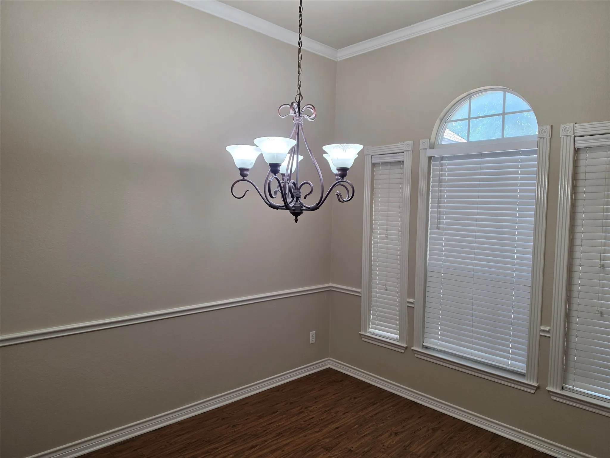 Single Family Residence For Sale in Dallas County , 1743 Summerwood Lane, Cedar Hill, Texas 75104, 4 Bedroom, 2 Bathroom, 2 Garage spaces, 2,463 Sqft, built in 2006, mls#21332702, Real Estate Agent in Cedar Hill, Homes For Sale in Dallas county, Homes For Sale in Cedar Hill, Realtor in Cedar Hill Texas, Real Estate Brokerage Independent Realty Texas, Luminita Cordes Realtor