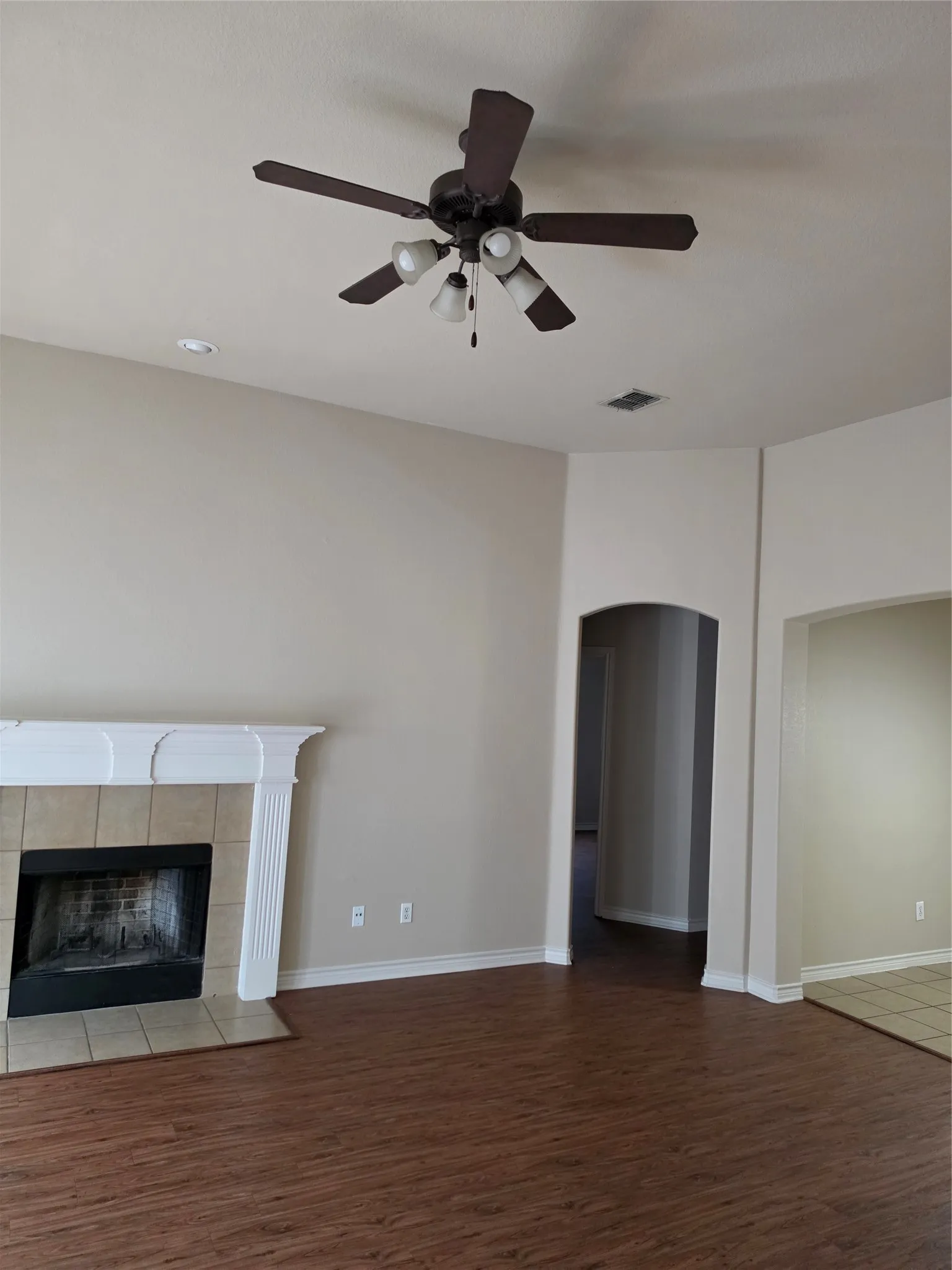 Single Family Residence For Sale in Dallas County , 1743 Summerwood Lane, Cedar Hill, Texas 75104, 4 Bedroom, 2 Bathroom, 2 Garage spaces, 2,463 Sqft, built in 2006, mls#21332702, Real Estate Agent in Cedar Hill, Homes For Sale in Dallas county, Homes For Sale in Cedar Hill, Realtor in Cedar Hill Texas, Real Estate Brokerage Independent Realty Texas, Luminita Cordes Realtor
