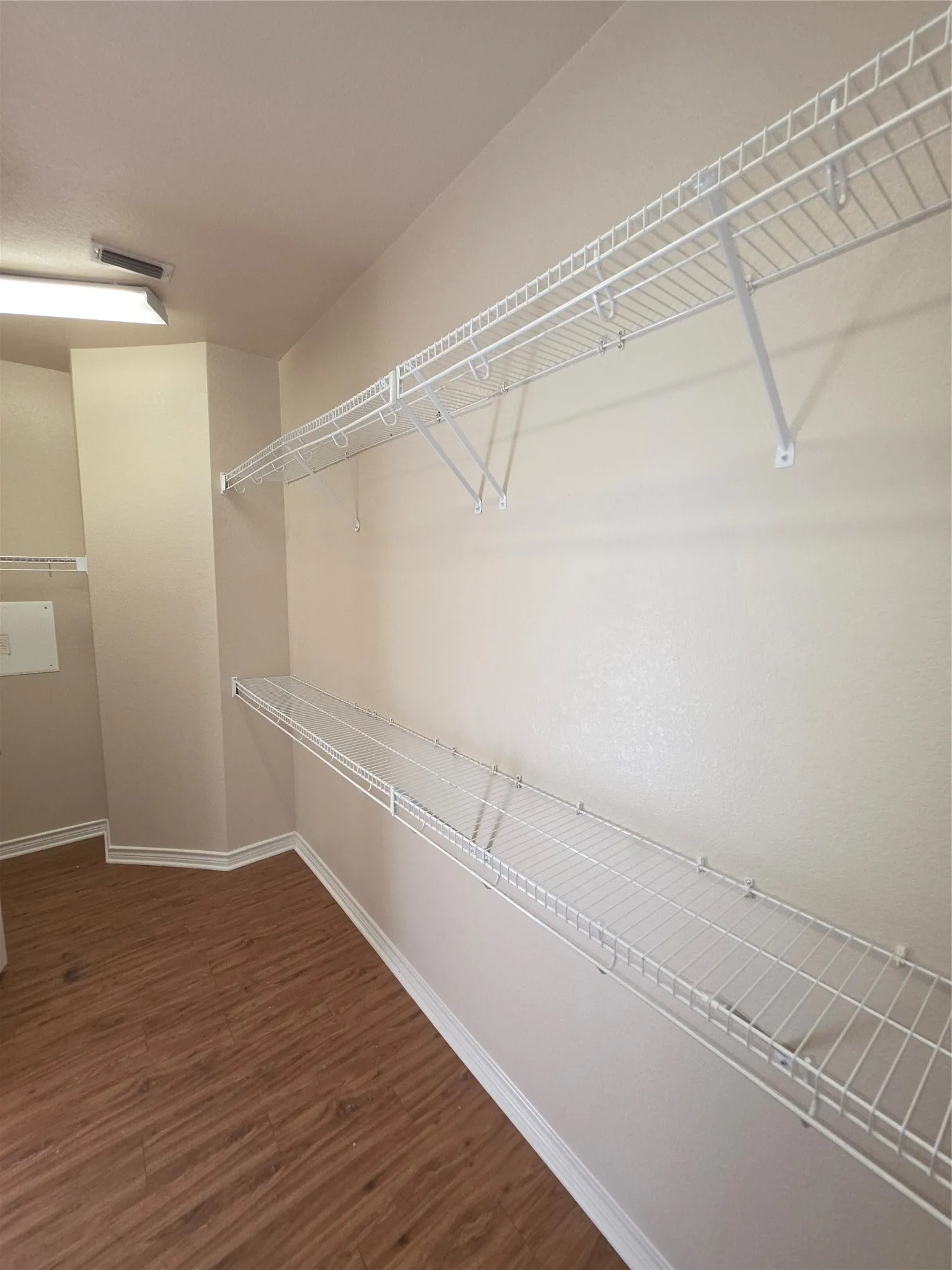 Single Family Residence For Sale in Dallas County , 1743 Summerwood Lane, Cedar Hill, Texas 75104, 4 Bedroom, 2 Bathroom, 2 Garage spaces, 2,463 Sqft, built in 2006, mls#21332702, Real Estate Agent in Cedar Hill, Homes For Sale in Dallas county, Homes For Sale in Cedar Hill, Realtor in Cedar Hill Texas, Real Estate Brokerage Independent Realty Texas, Luminita Cordes Realtor