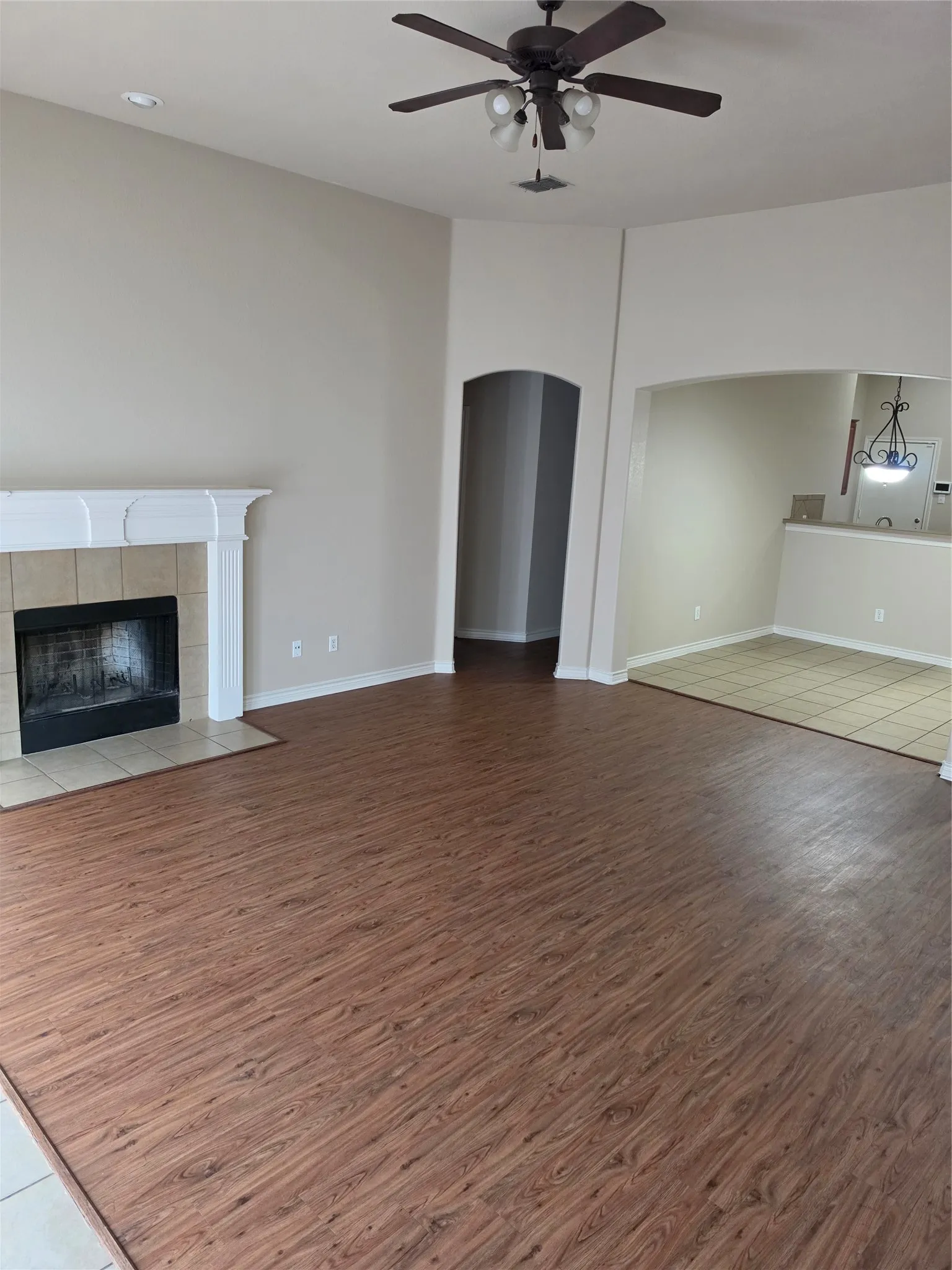 Single Family Residence For Sale in Dallas County , 1743 Summerwood Lane, Cedar Hill, Texas 75104, 4 Bedroom, 2 Bathroom, 2 Garage spaces, 2,463 Sqft, built in 2006, mls#21332702, Real Estate Agent in Cedar Hill, Homes For Sale in Dallas county, Homes For Sale in Cedar Hill, Realtor in Cedar Hill Texas, Real Estate Brokerage Independent Realty Texas, Luminita Cordes Realtor