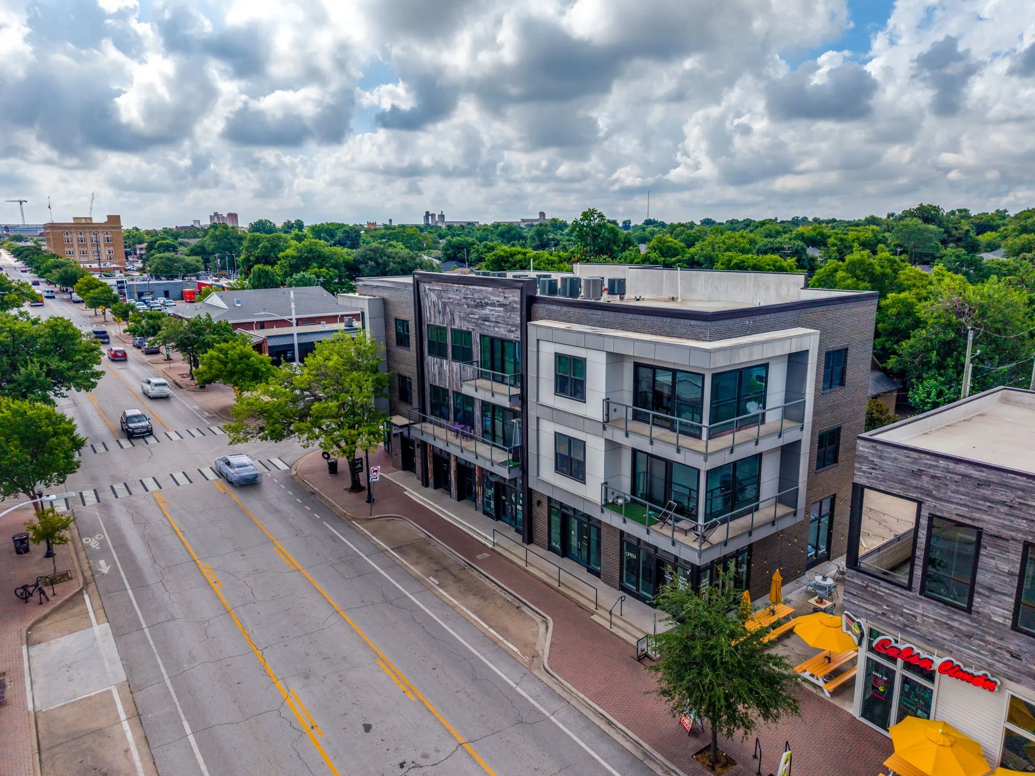 Condominium For Sale in Tarrant County , 1455 W Magnolia Avenue 203, Fort Worth, Texas 76104, 1 Bedroom, 2 Bathroom, Garage spaces, 1,244 Sqft, built in 2018, mls#21325512, Real Estate Agent in Fort Worth, Homes For Sale in Tarrant county, Homes For Sale in Fort Worth, Realtor in Fort Worth Texas, Real Estate Brokerage Independent Realty Texas, Luminita Cordes Realtor