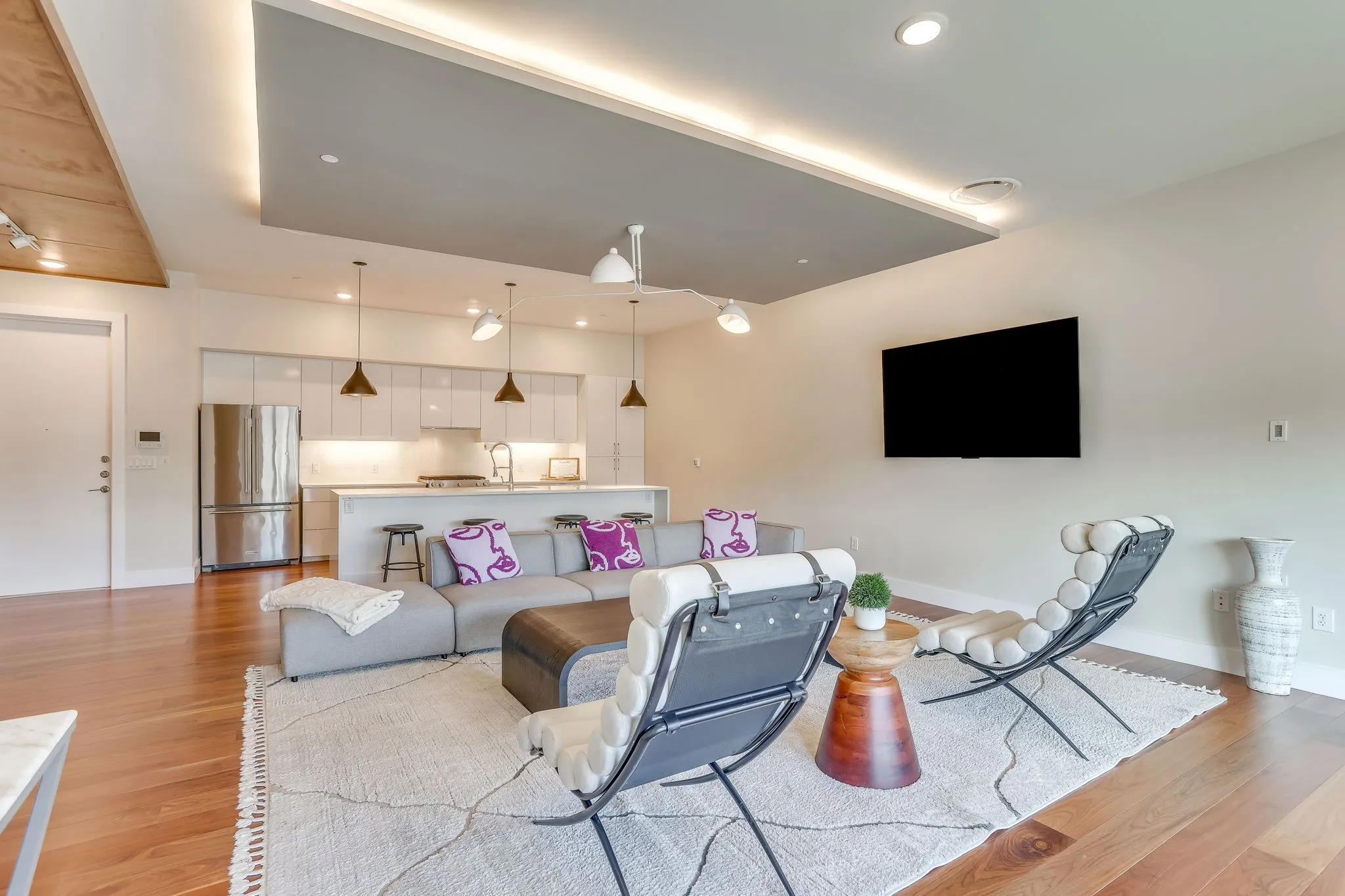 Condominium For Sale in Tarrant County , 1455 W Magnolia Avenue 203, Fort Worth, Texas 76104, 1 Bedroom, 2 Bathroom, Garage spaces, 1,244 Sqft, built in 2018, mls#21325512, Real Estate Agent in Fort Worth, Homes For Sale in Tarrant county, Homes For Sale in Fort Worth, Realtor in Fort Worth Texas, Real Estate Brokerage Independent Realty Texas, Luminita Cordes Realtor