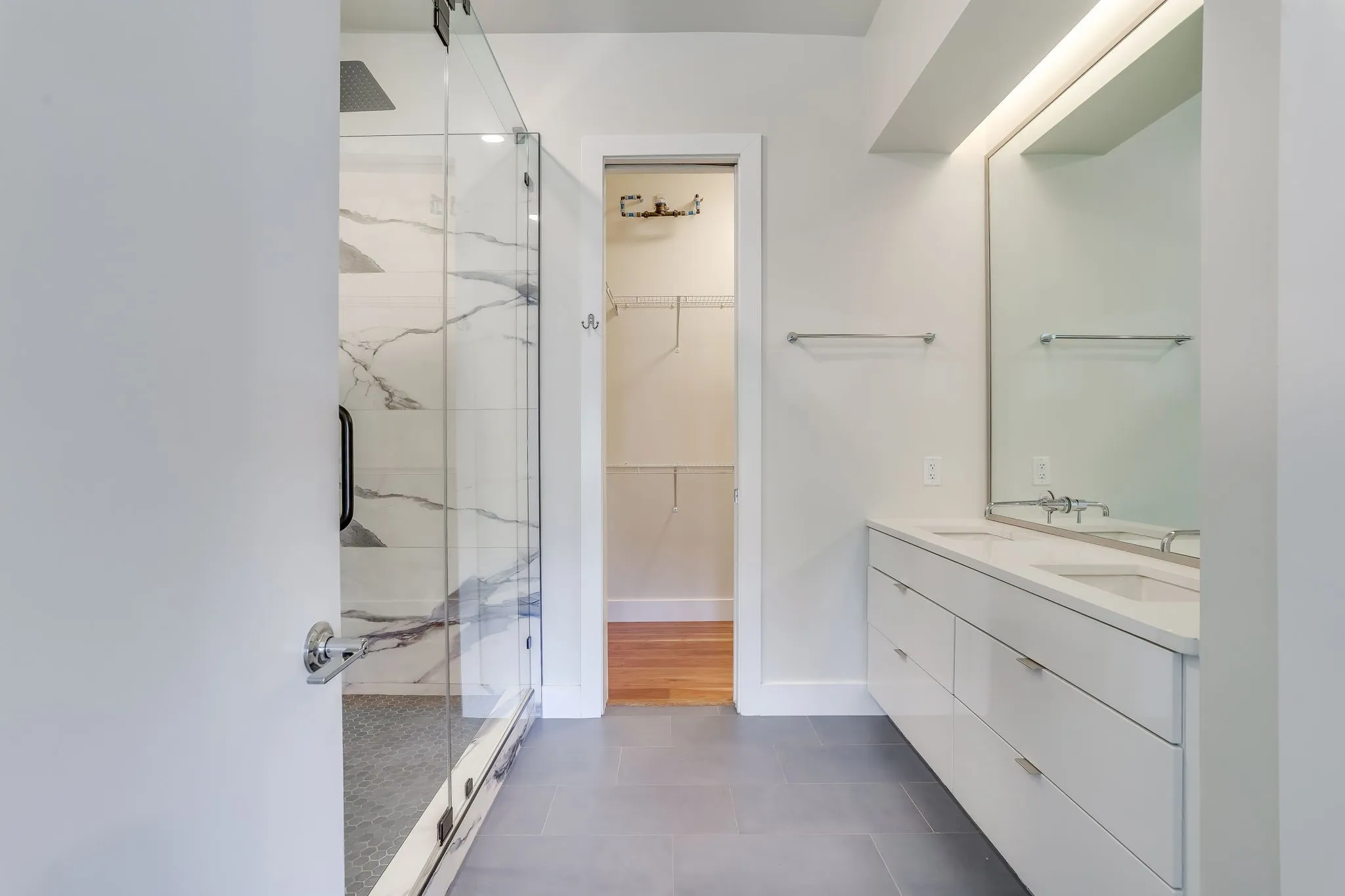 Condominium For Sale in Tarrant County , 1455 W Magnolia Avenue 203, Fort Worth, Texas 76104, 1 Bedroom, 2 Bathroom, Garage spaces, 1,244 Sqft, built in 2018, mls#21325512, Real Estate Agent in Fort Worth, Homes For Sale in Tarrant county, Homes For Sale in Fort Worth, Realtor in Fort Worth Texas, Real Estate Brokerage Independent Realty Texas, Luminita Cordes Realtor
