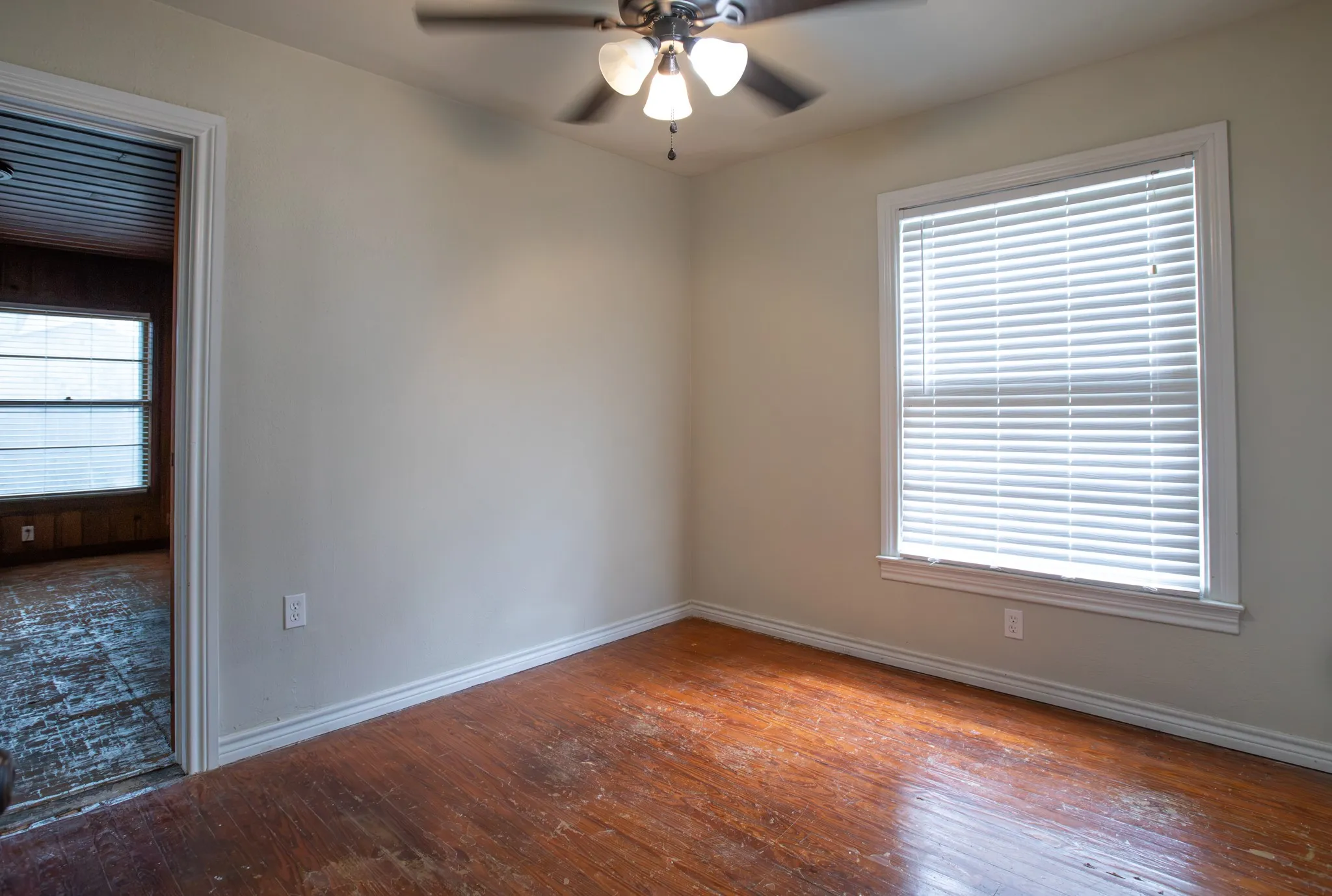 Single Family Residence For Sale in Kaufman County , 304 Roberts Avenue, Terrell, Texas 75160, 2 Bedroom, 1 Bathroom, Garage spaces, 1,107 Sqft, built in 1946, mls#21322937, Real Estate Agent in Terrell, Homes For Sale in Kaufman county, Homes For Sale in Terrell, Realtor in Terrell Texas, Real Estate Brokerage Independent Realty Texas, Luminita Cordes Realtor