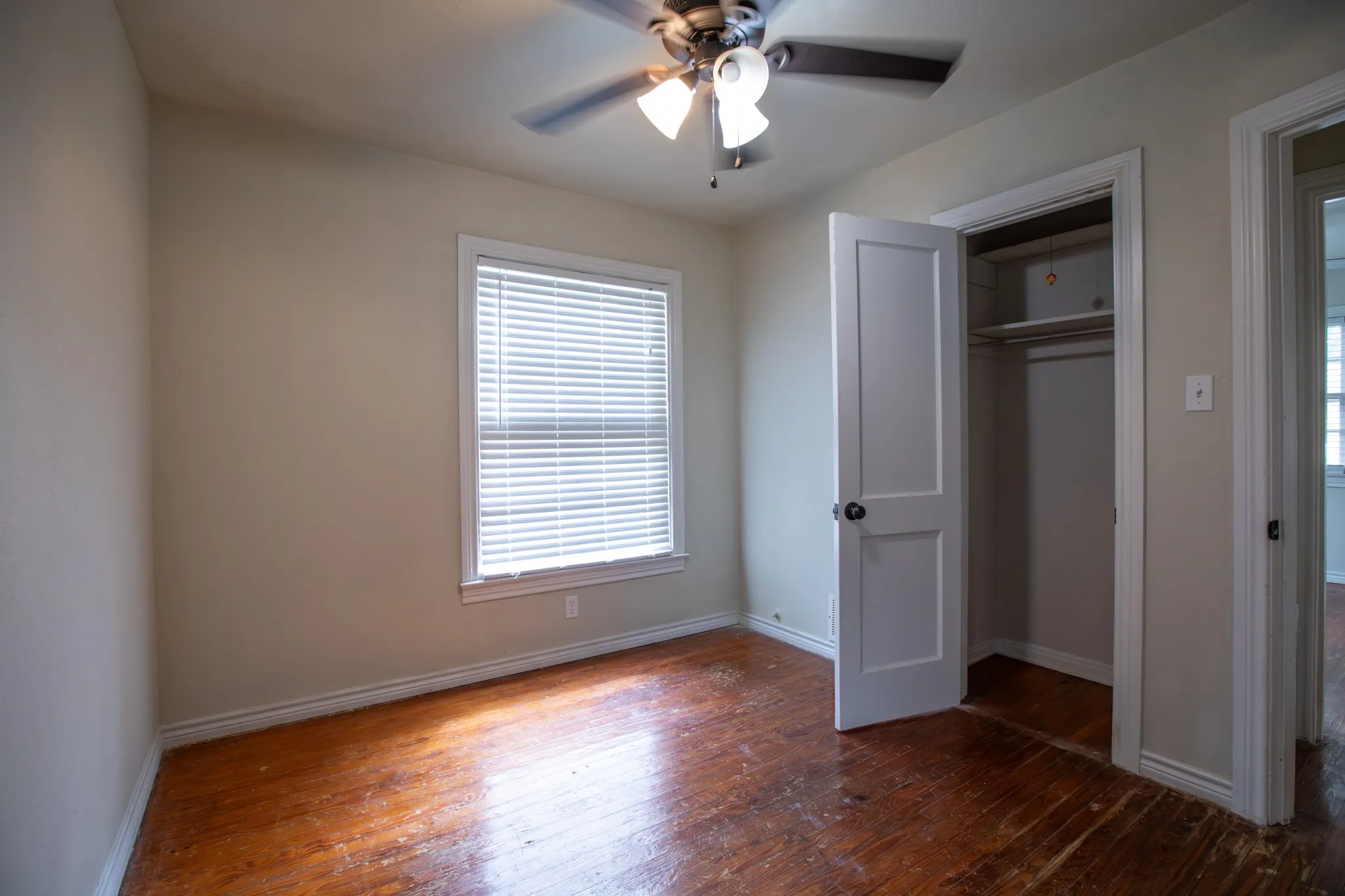 Single Family Residence For Sale in Kaufman County , 304 Roberts Avenue, Terrell, Texas 75160, 2 Bedroom, 1 Bathroom, Garage spaces, 1,107 Sqft, built in 1946, mls#21322937, Real Estate Agent in Terrell, Homes For Sale in Kaufman county, Homes For Sale in Terrell, Realtor in Terrell Texas, Real Estate Brokerage Independent Realty Texas, Luminita Cordes Realtor