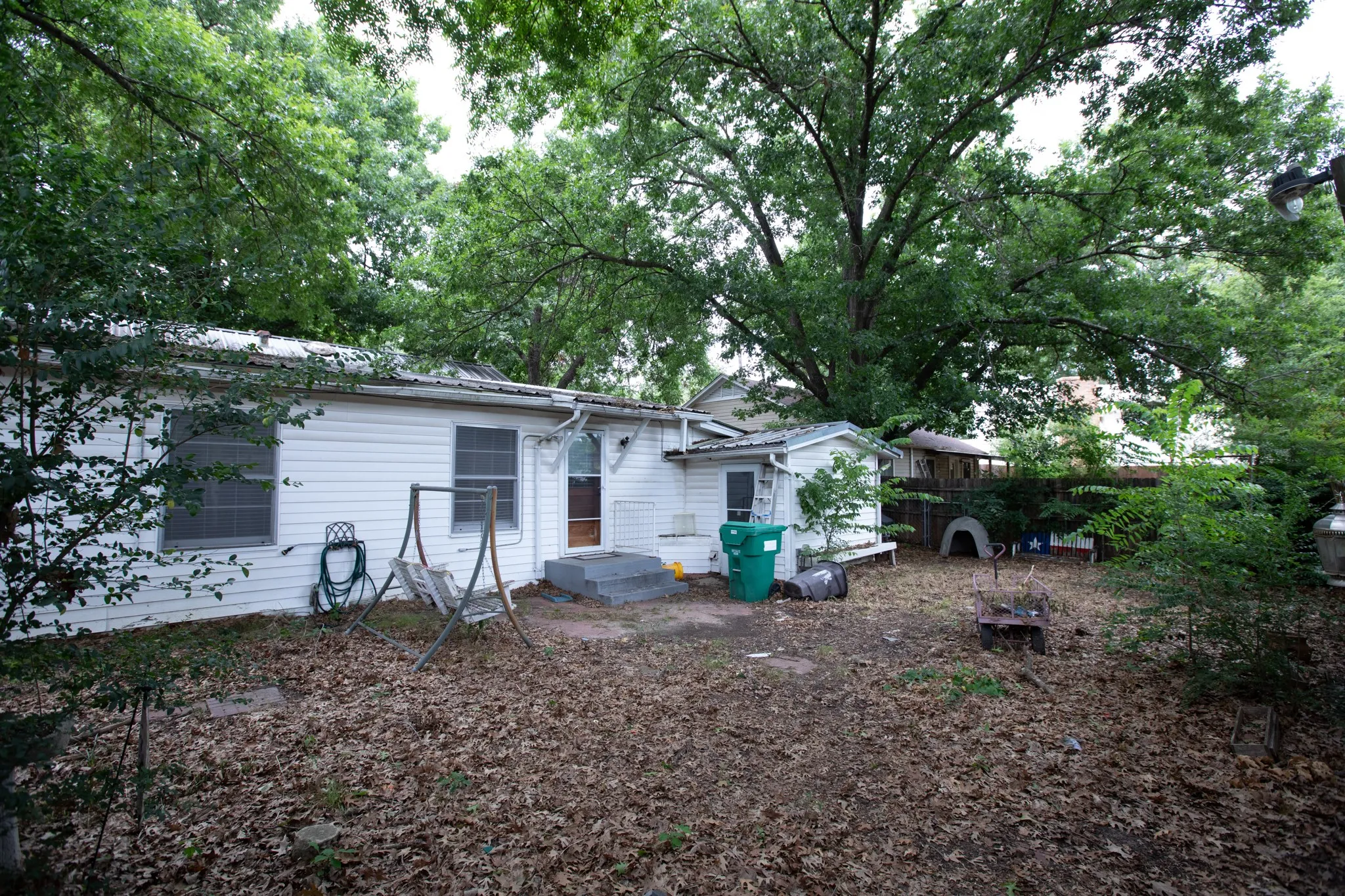 Single Family Residence For Sale in Kaufman County , 304 Roberts Avenue, Terrell, Texas 75160, 2 Bedroom, 1 Bathroom, Garage spaces, 1,107 Sqft, built in 1946, mls#21322937, Real Estate Agent in Terrell, Homes For Sale in Kaufman county, Homes For Sale in Terrell, Realtor in Terrell Texas, Real Estate Brokerage Independent Realty Texas, Luminita Cordes Realtor