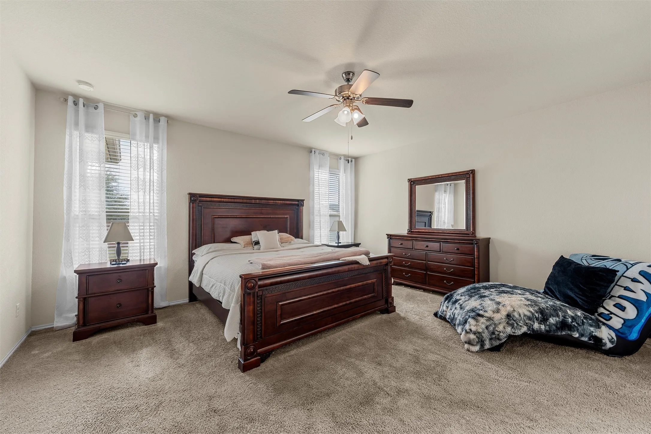 Spacious room featuring neutral carpeting and light-toned walls