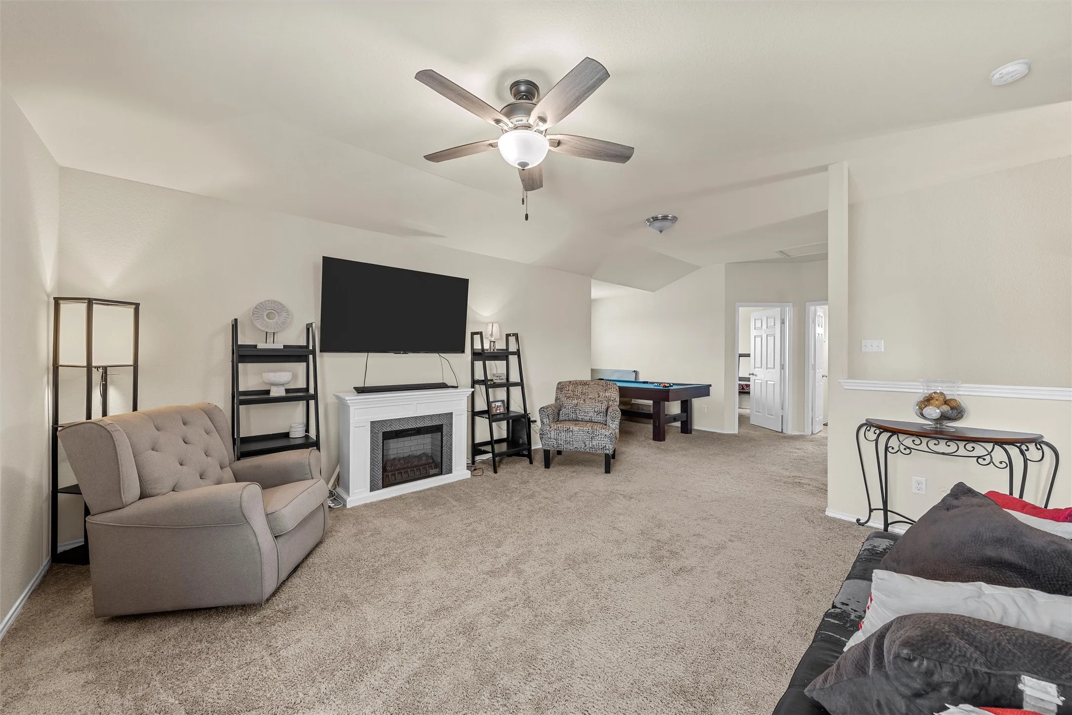 Single Family Residence For Sale in Mc Lennan County , 11333 Haggerman Drive, Lorena, Texas 76655, 4 Bedroom, 3 Bathroom, 2 Garage spaces, 2,347 Sqft, built in 2016, mls#21315034, Real Estate Agent in Lorena, Homes For Sale in Mc Lennan county, Homes For Sale in Lorena, Realtor in Lorena Texas, Real Estate Brokerage Independent Realty Texas, Luminita Cordes Realtor