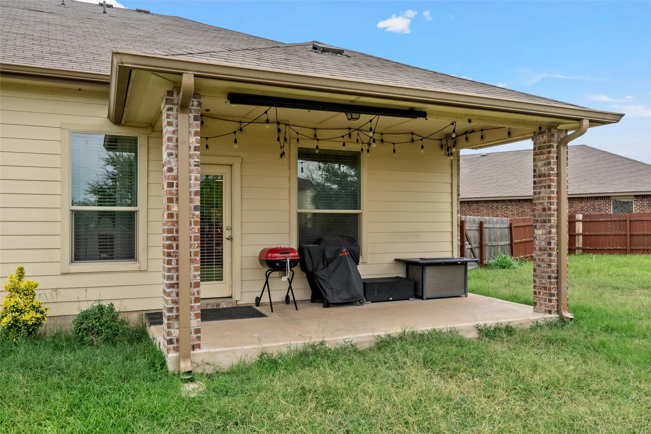 Single Family Residence For Sale in Mc Lennan County , 11333 Haggerman Drive, Lorena, Texas 76655, 4 Bedroom, 3 Bathroom, 2 Garage spaces, 2,347 Sqft, built in 2016, mls#21315034, Real Estate Agent in Lorena, Homes For Sale in Mc Lennan county, Homes For Sale in Lorena, Realtor in Lorena Texas, Real Estate Brokerage Independent Realty Texas, Luminita Cordes Realtor