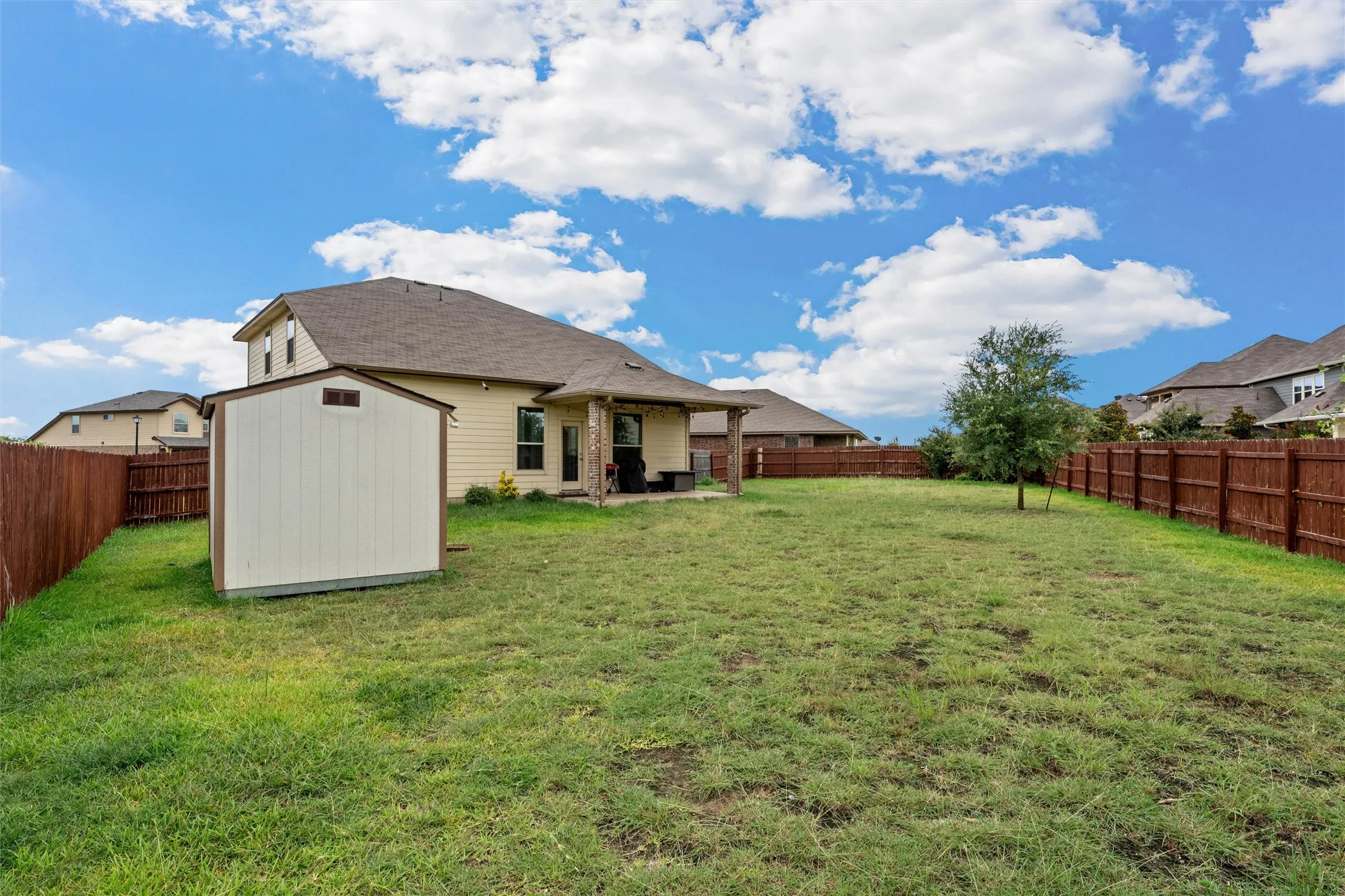 Single Family Residence For Sale in Mc Lennan County , 11333 Haggerman Drive, Lorena, Texas 76655, 4 Bedroom, 3 Bathroom, 2 Garage spaces, 2,347 Sqft, built in 2016, mls#21315034, Real Estate Agent in Lorena, Homes For Sale in Mc Lennan county, Homes For Sale in Lorena, Realtor in Lorena Texas, Real Estate Brokerage Independent Realty Texas, Luminita Cordes Realtor