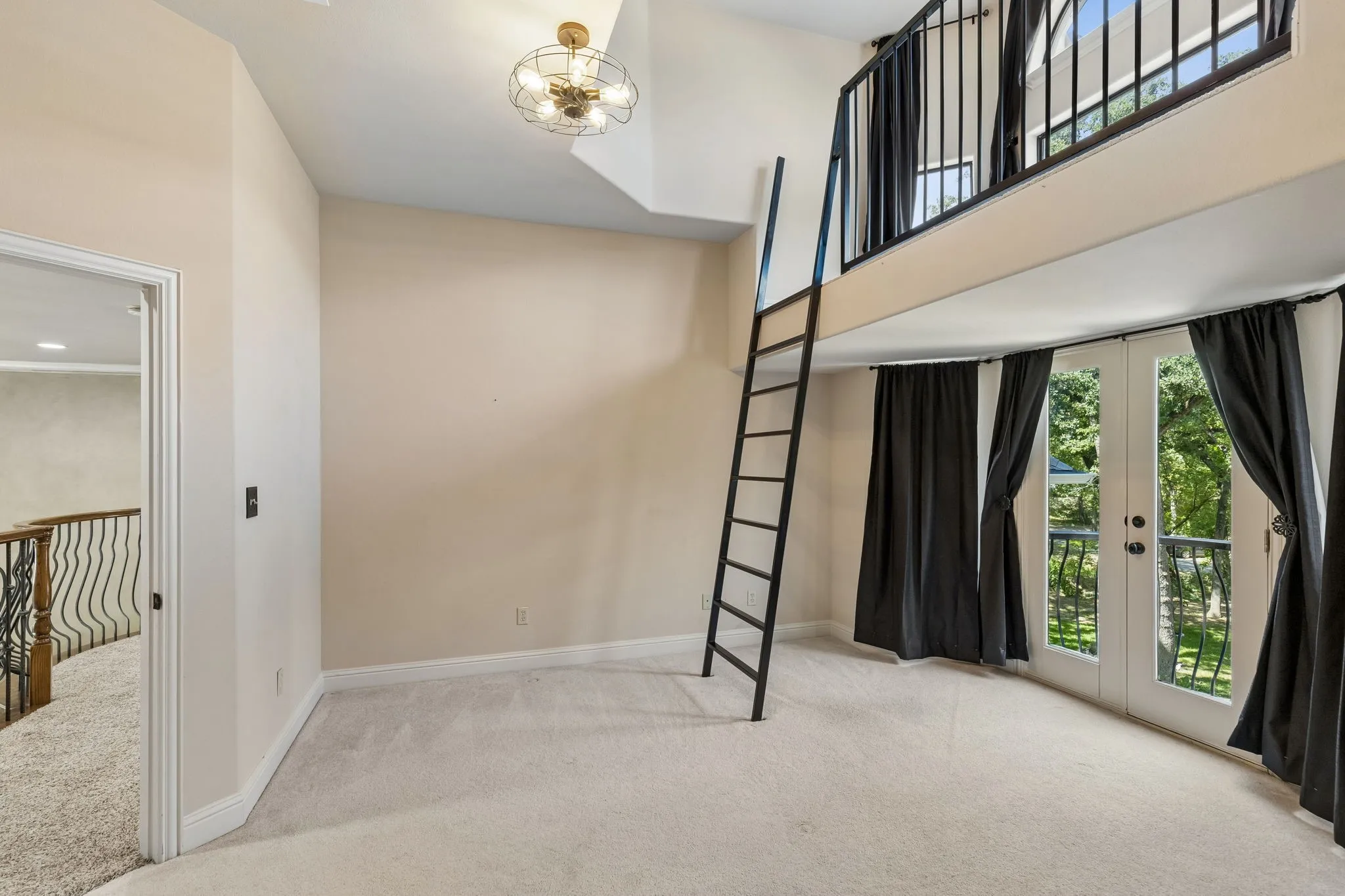 Single Family Residence For Sale in Wise County , 9 N Eagle Point A, Azle, Texas 76020, 6 Bedroom, 5 Bathroom, 5 Garage spaces, 4,701 Sqft, built in 2006, mls#21330698, Real Estate Agent in Azle, Homes For Sale in Wise county, Homes For Sale in Azle, Realtor in Azle Texas, Real Estate Brokerage Independent Realty Texas, Luminita Cordes Realtor