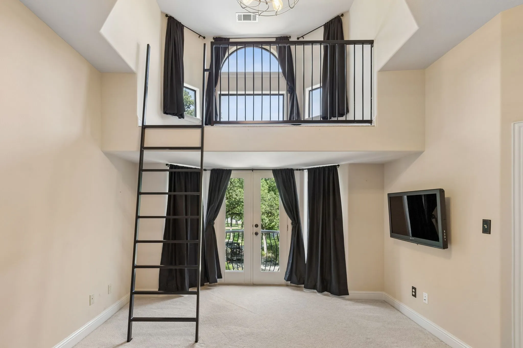Single Family Residence For Sale in Wise County , 9 N Eagle Point A, Azle, Texas 76020, 6 Bedroom, 5 Bathroom, 5 Garage spaces, 4,701 Sqft, built in 2006, mls#21330698, Real Estate Agent in Azle, Homes For Sale in Wise county, Homes For Sale in Azle, Realtor in Azle Texas, Real Estate Brokerage Independent Realty Texas, Luminita Cordes Realtor