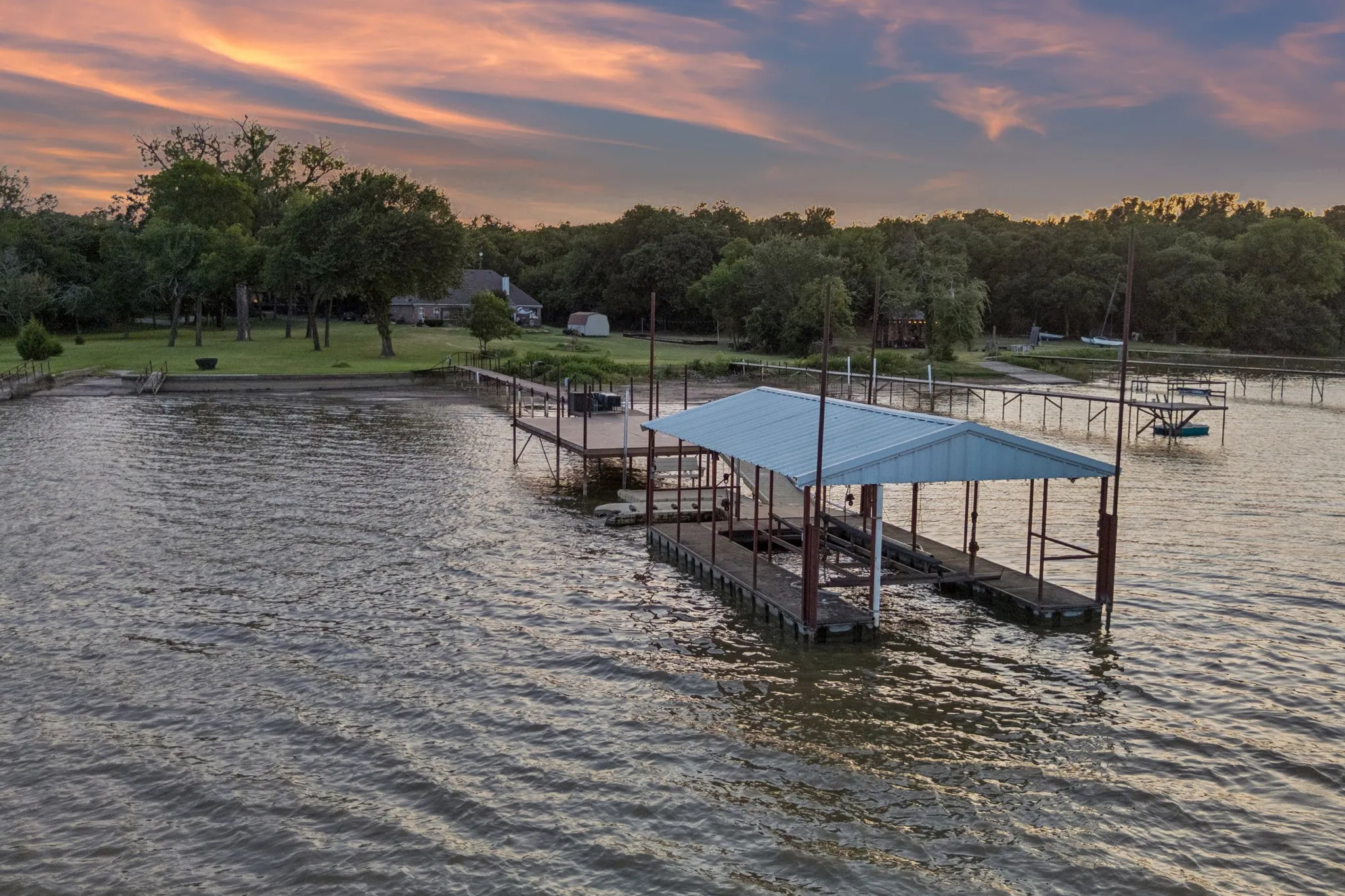 Single Family Residence For Sale in Wise County , 9 N Eagle Point A, Azle, Texas 76020, 6 Bedroom, 5 Bathroom, 5 Garage spaces, 4,701 Sqft, built in 2006, mls#21330698, Real Estate Agent in Azle, Homes For Sale in Wise county, Homes For Sale in Azle, Realtor in Azle Texas, Real Estate Brokerage Independent Realty Texas, Luminita Cordes Realtor