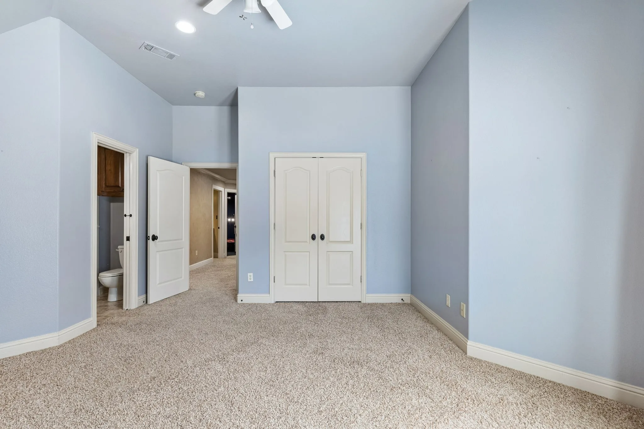 Single Family Residence For Sale in Wise County , 9 N Eagle Point A, Azle, Texas 76020, 6 Bedroom, 5 Bathroom, 5 Garage spaces, 4,701 Sqft, built in 2006, mls#21330698, Real Estate Agent in Azle, Homes For Sale in Wise county, Homes For Sale in Azle, Realtor in Azle Texas, Real Estate Brokerage Independent Realty Texas, Luminita Cordes Realtor