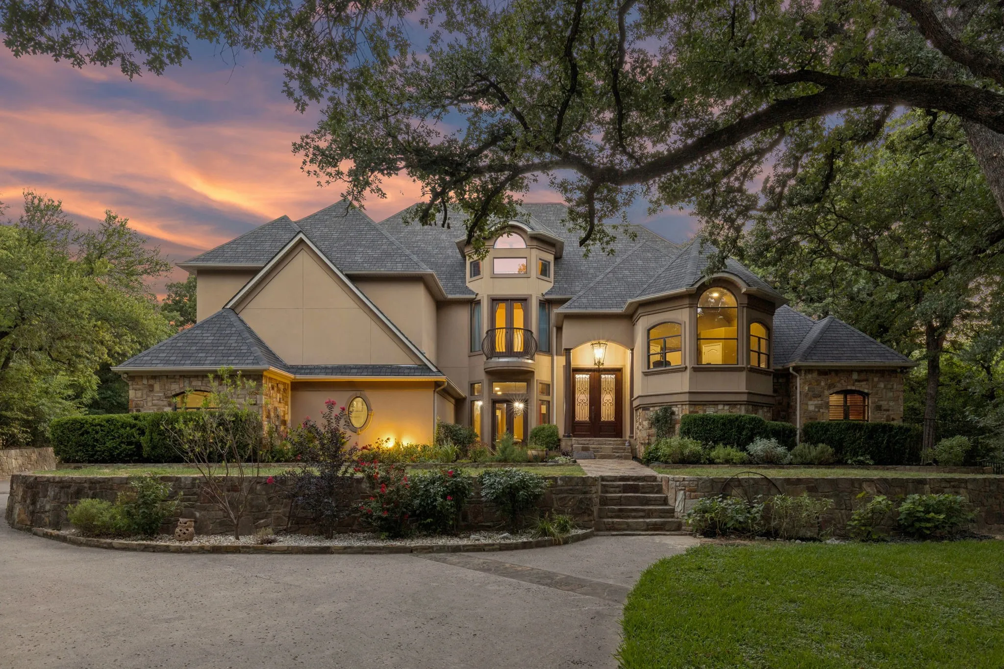 Single Family Residence For Sale in Wise County , 9 N Eagle Point A, Azle, Texas 76020, 6 Bedroom, 5 Bathroom, 5 Garage spaces, 4,701 Sqft, built in 2006, mls#21330698, Real Estate Agent in Azle, Homes For Sale in Wise county, Homes For Sale in Azle, Realtor in Azle Texas, Real Estate Brokerage Independent Realty Texas, Luminita Cordes Realtor
