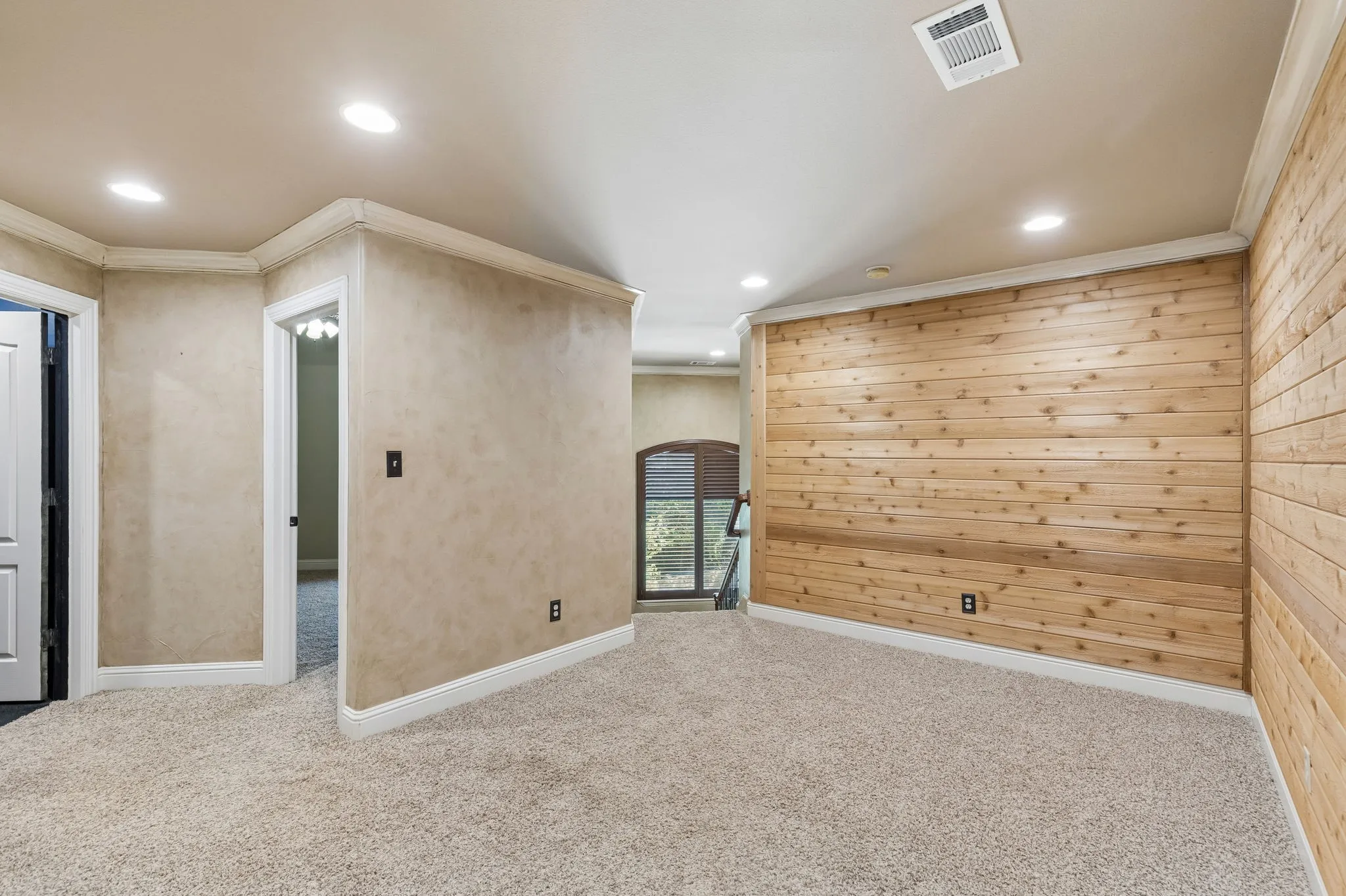 Single Family Residence For Sale in Wise County , 9 N Eagle Point A, Azle, Texas 76020, 6 Bedroom, 5 Bathroom, 5 Garage spaces, 4,701 Sqft, built in 2006, mls#21330698, Real Estate Agent in Azle, Homes For Sale in Wise county, Homes For Sale in Azle, Realtor in Azle Texas, Real Estate Brokerage Independent Realty Texas, Luminita Cordes Realtor