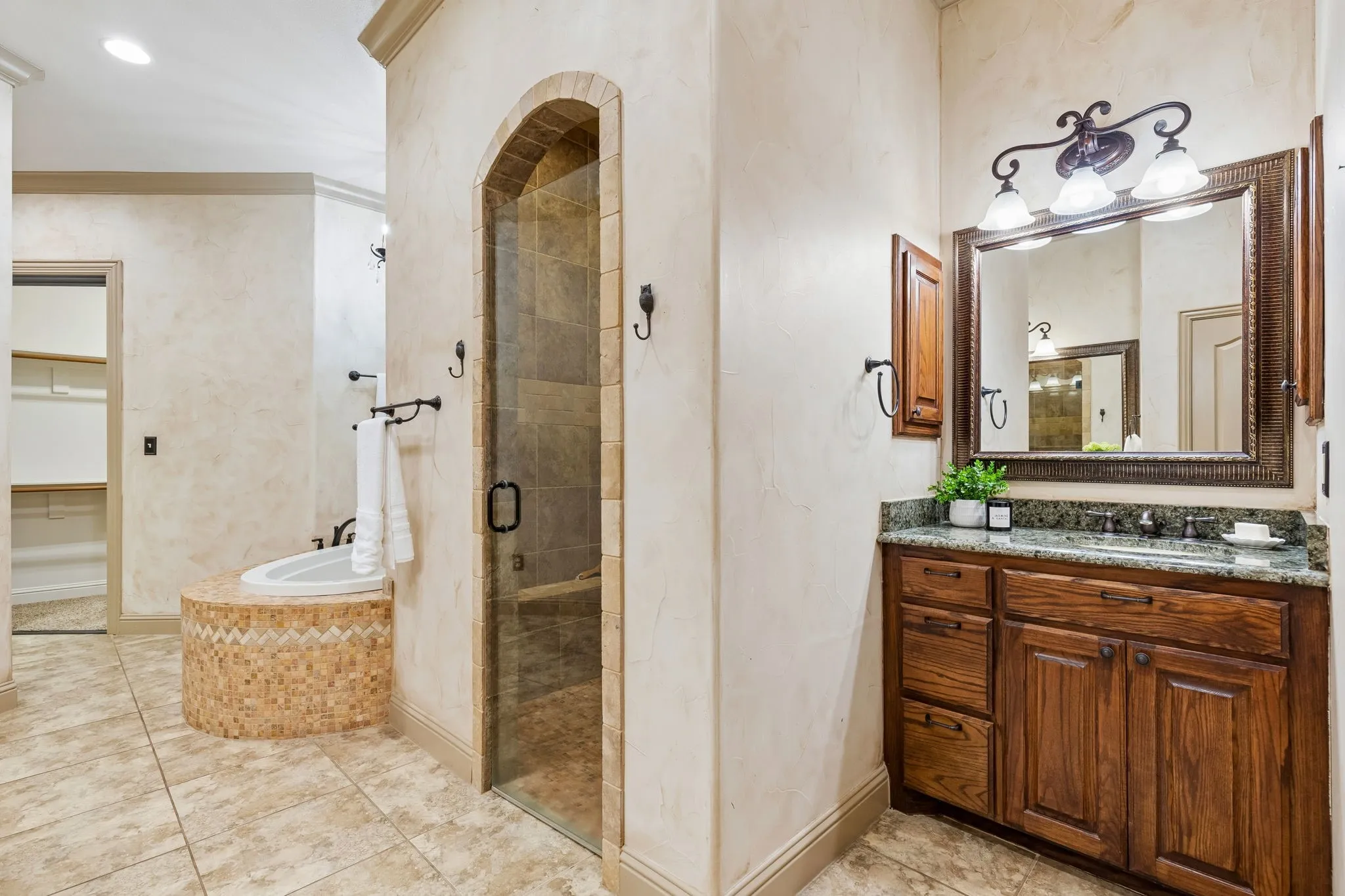 Single Family Residence For Sale in Wise County , 9 N Eagle Point A, Azle, Texas 76020, 6 Bedroom, 5 Bathroom, 5 Garage spaces, 4,701 Sqft, built in 2006, mls#21330698, Real Estate Agent in Azle, Homes For Sale in Wise county, Homes For Sale in Azle, Realtor in Azle Texas, Real Estate Brokerage Independent Realty Texas, Luminita Cordes Realtor