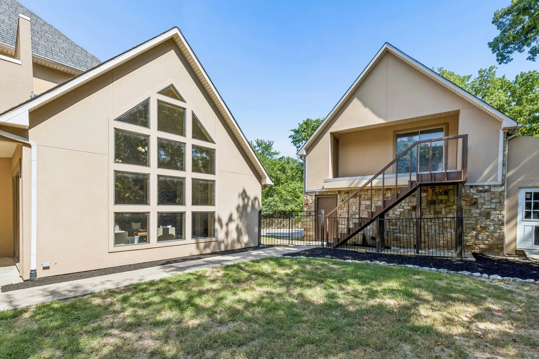 Single Family Residence For Sale in Wise County , 9 N Eagle Point A, Azle, Texas 76020, 6 Bedroom, 5 Bathroom, 5 Garage spaces, 4,701 Sqft, built in 2006, mls#21330698, Real Estate Agent in Azle, Homes For Sale in Wise county, Homes For Sale in Azle, Realtor in Azle Texas, Real Estate Brokerage Independent Realty Texas, Luminita Cordes Realtor