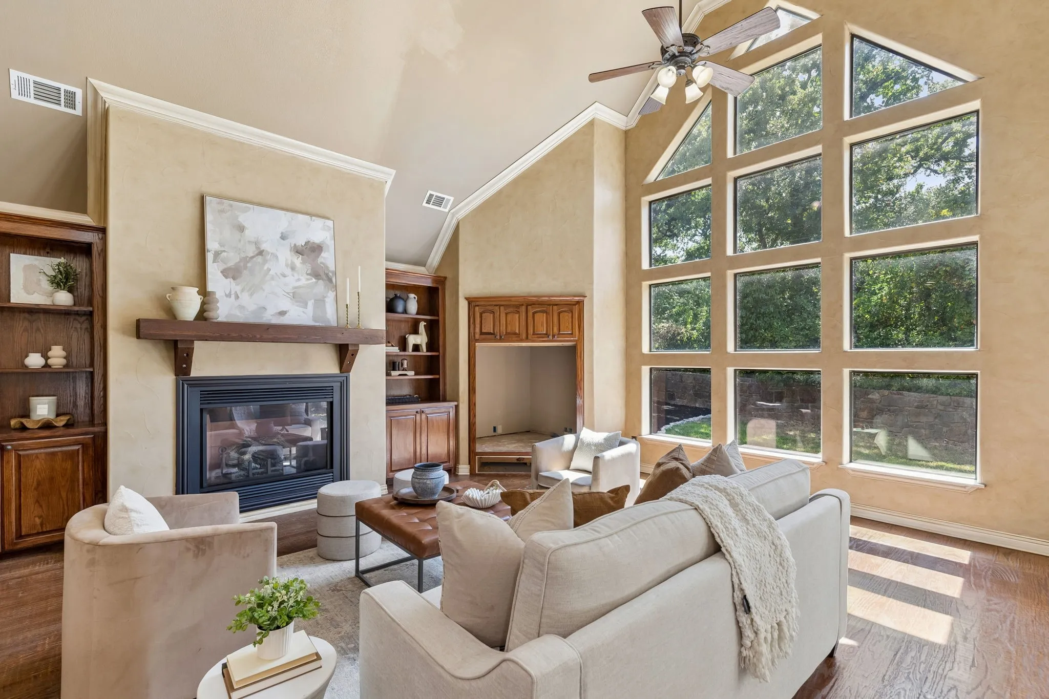 Single Family Residence For Sale in Wise County , 9 N Eagle Point A, Azle, Texas 76020, 6 Bedroom, 5 Bathroom, 5 Garage spaces, 4,701 Sqft, built in 2006, mls#21330698, Real Estate Agent in Azle, Homes For Sale in Wise county, Homes For Sale in Azle, Realtor in Azle Texas, Real Estate Brokerage Independent Realty Texas, Luminita Cordes Realtor