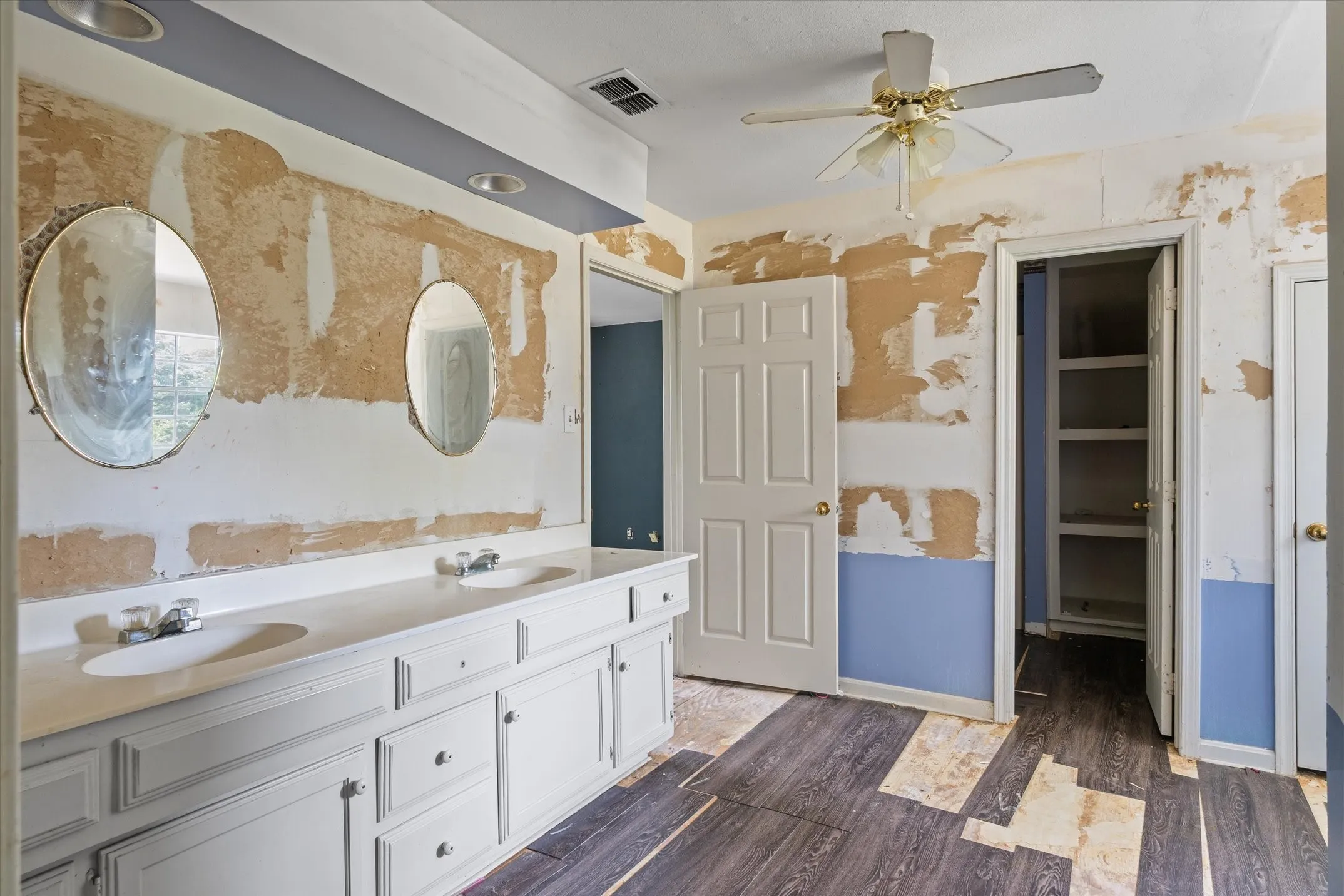 Single Family Residence For Sale in Van Zandt County , 1803 State Highway 198, Canton, Texas 75103, 3 Bedroom, 3 Bathroom, 2 Garage spaces, 2,778 Sqft, built in 1985, mls#21332945, Real Estate Agent in Canton, Homes For Sale in Van Zandt county, Homes For Sale in Canton, Realtor in Canton Texas, Real Estate Brokerage Independent Realty Texas, Luminita Cordes Realtor